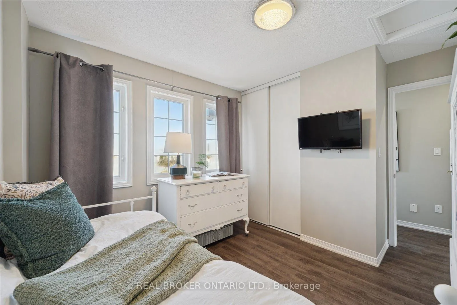 Photo 32 of 1053 Timberland Crescent, Oshawa, Pinecrest — HOMEH