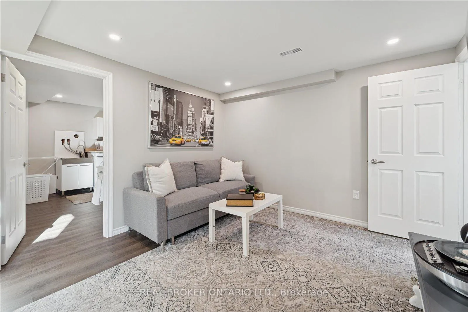 Photo 39 of 1053 Timberland Crescent, Oshawa, Pinecrest — HOMEH