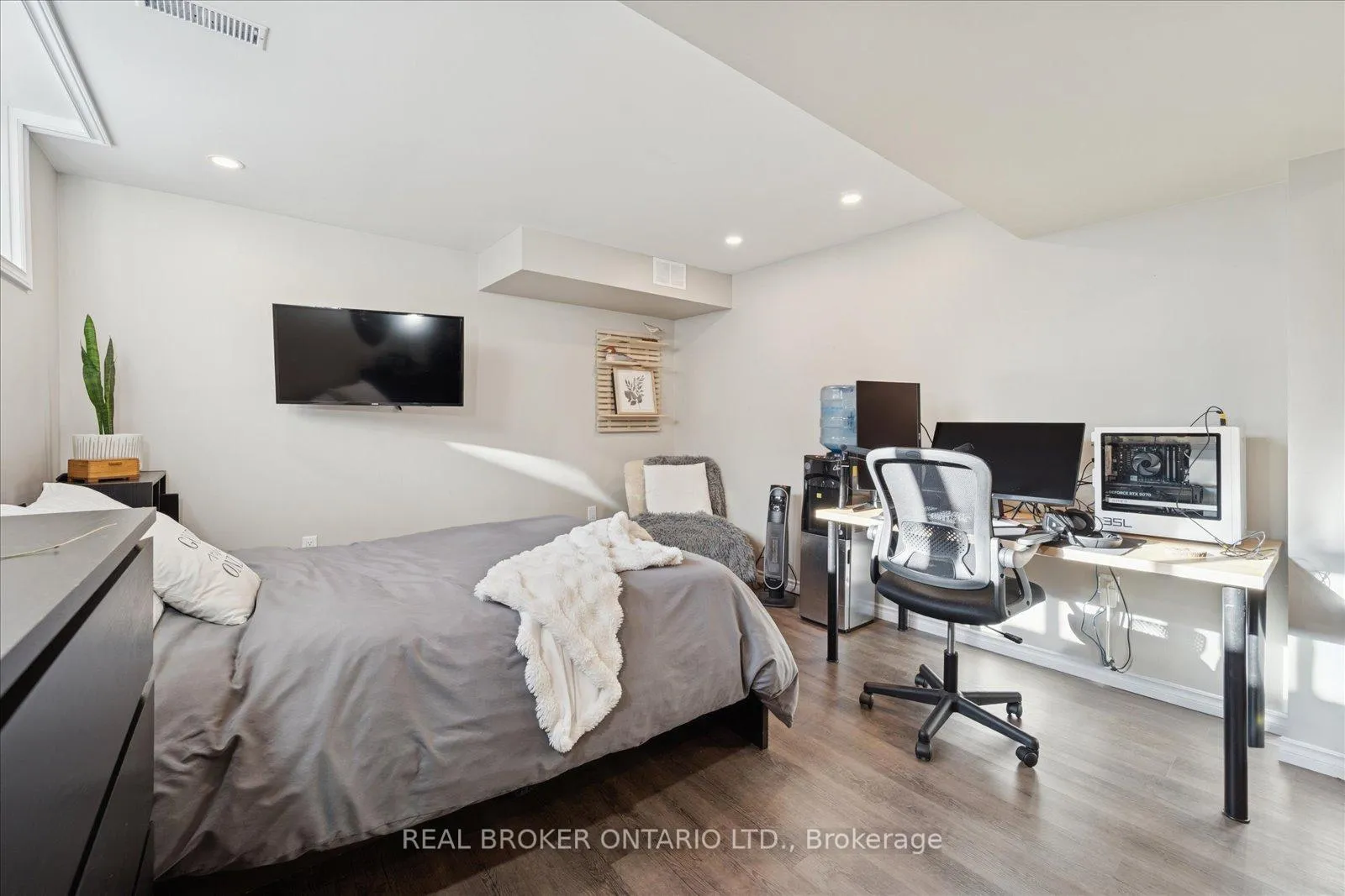 Photo 41 of 1053 Timberland Crescent, Oshawa, Pinecrest — HOMEH