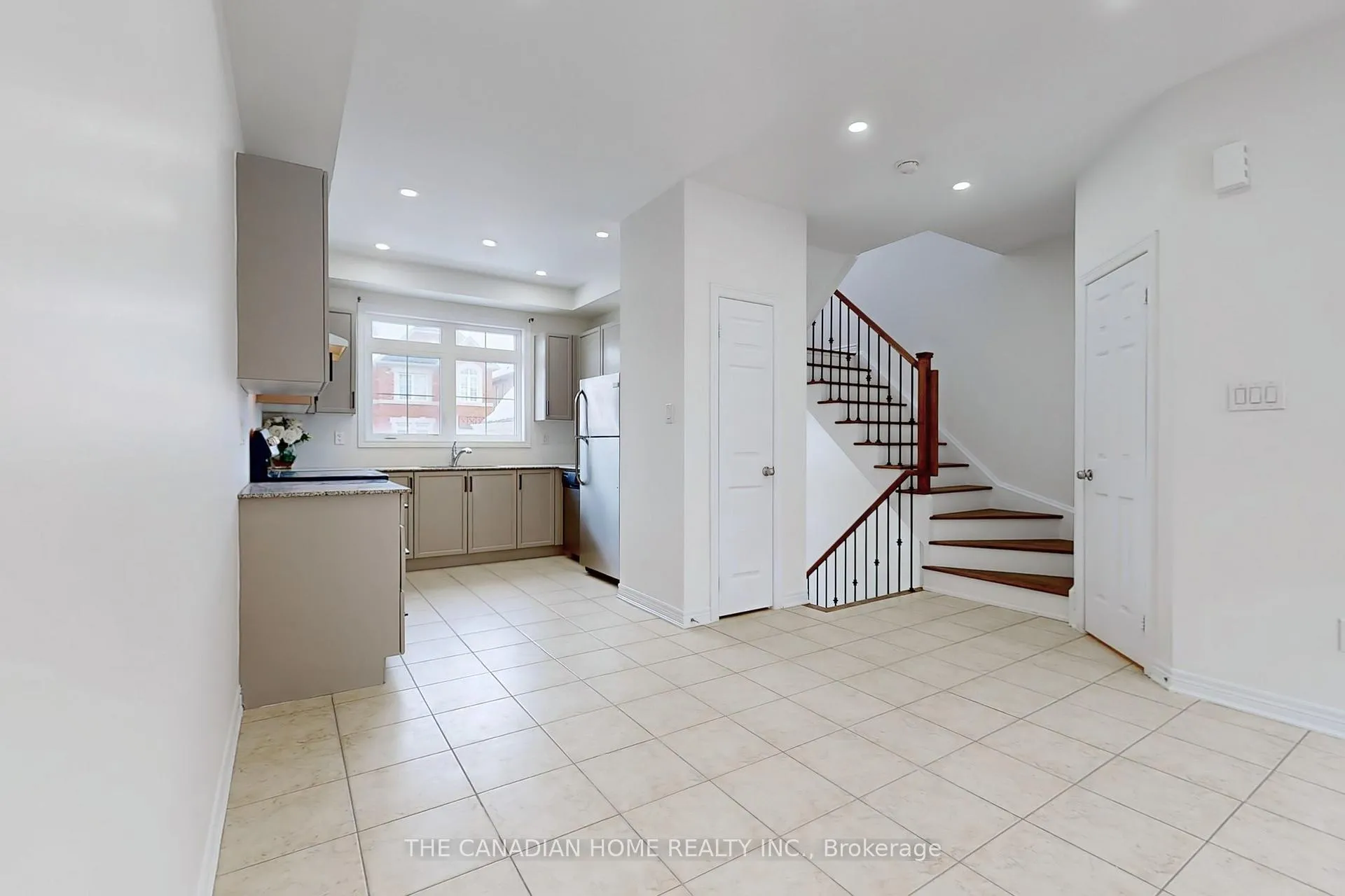 Photo 11 of 10 Rockbrook Trail, Brampton, Northwest Brampton — HOMEH
