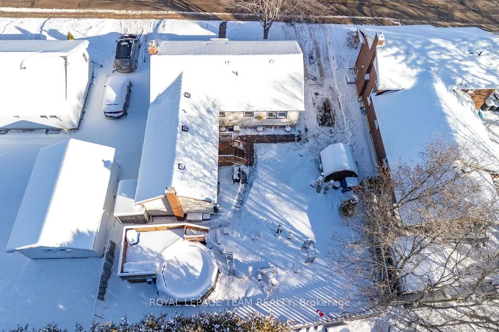 Photo 3 of 144 Opeongo Road, Renfrew — HOMEH