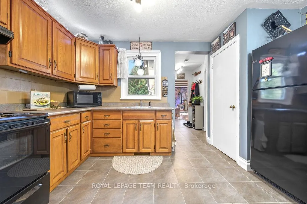 Photo 9 of 144 Opeongo Road, Renfrew — HOMEH