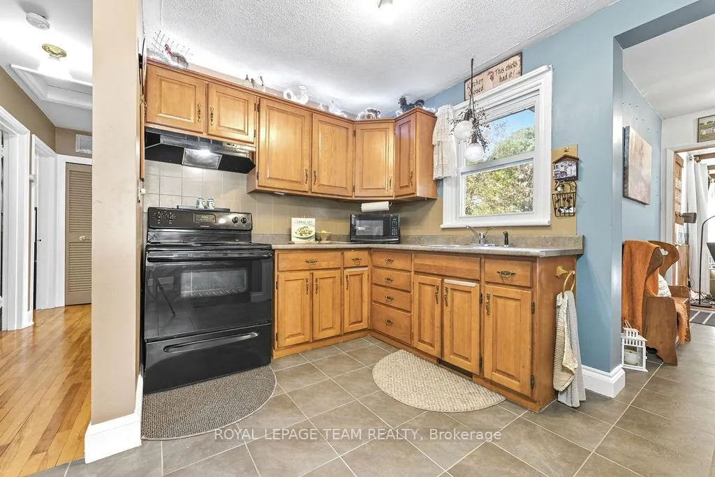 Photo 16 of 144 Opeongo Road, Renfrew — HOMEH