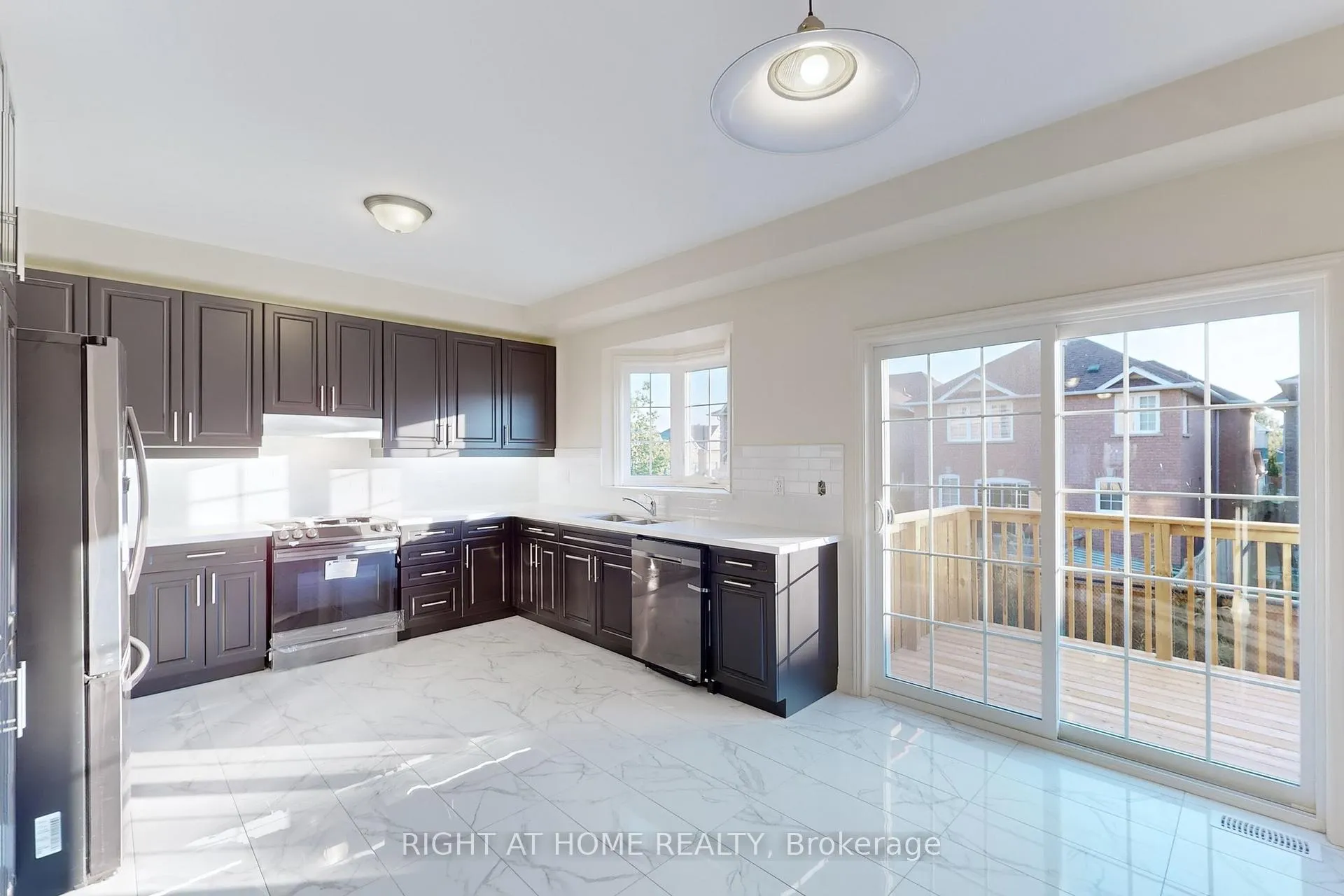 Photo 8 of 27 Creedon Crescent, Ajax, Northwest Ajax — HOMEH