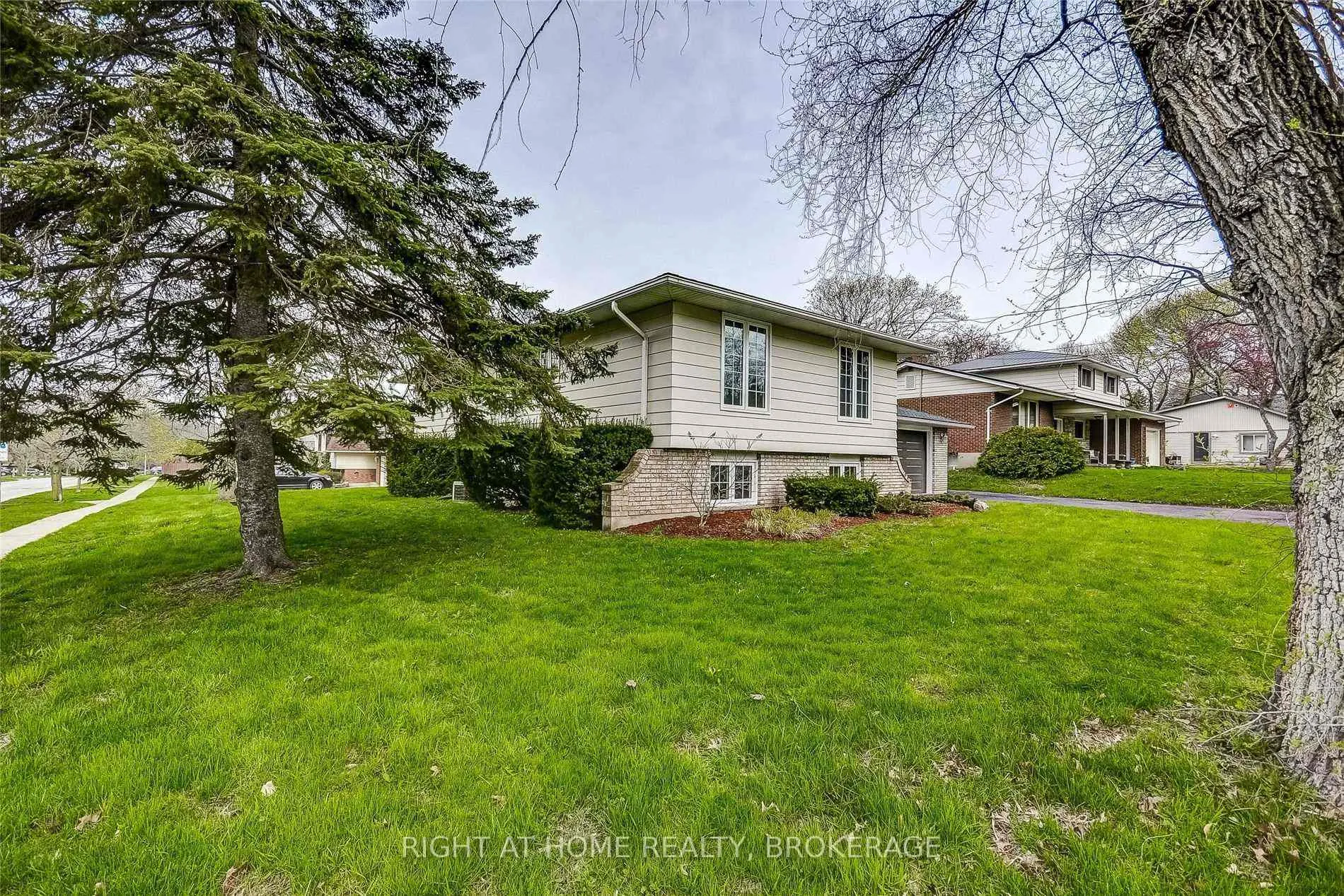 Photo 1 of 1190 Haist Street, Pelham, Fonthill — HOMEH