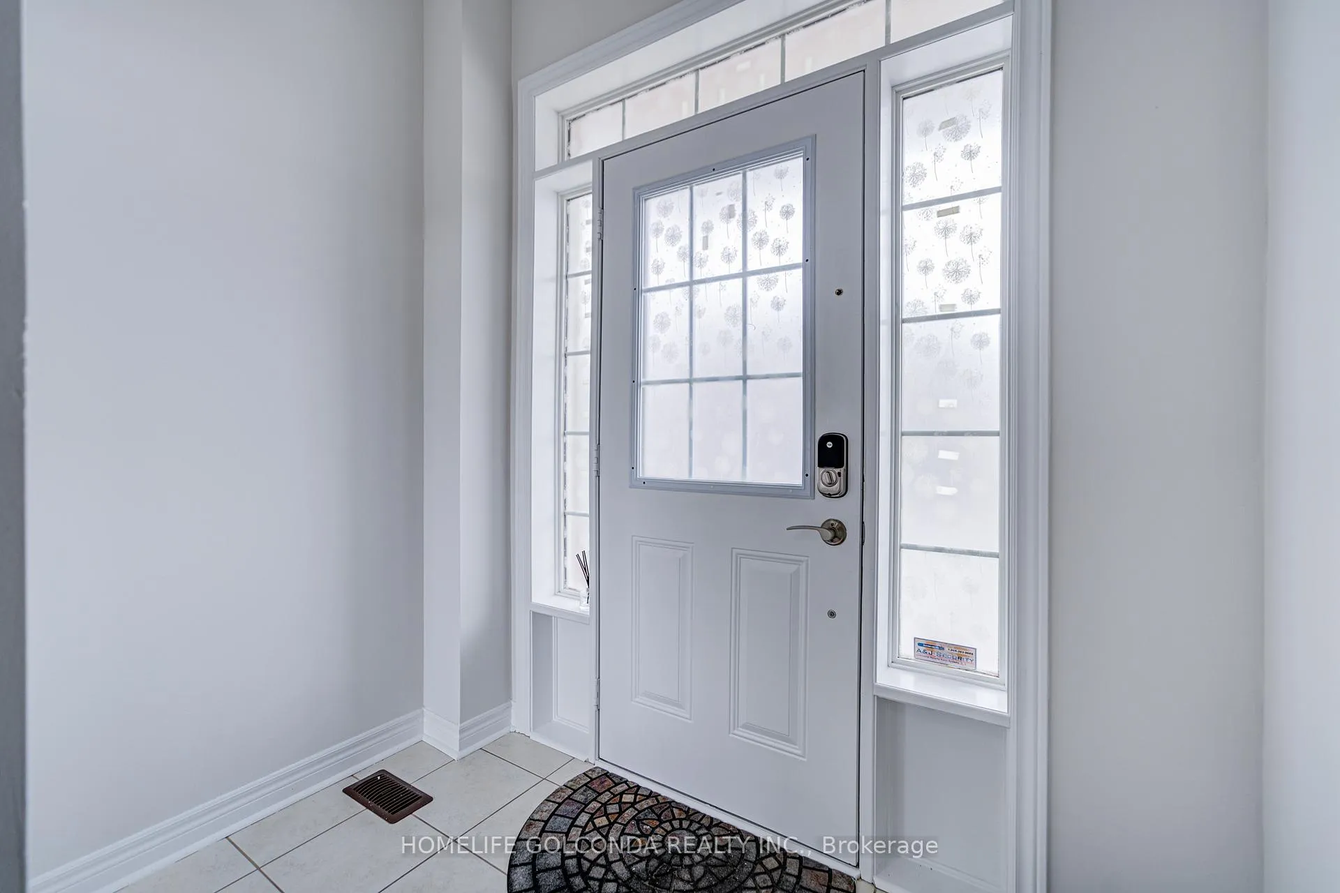Photo 3 of 63 Kincaid Lane, Markham, Middlefield — HOMEH