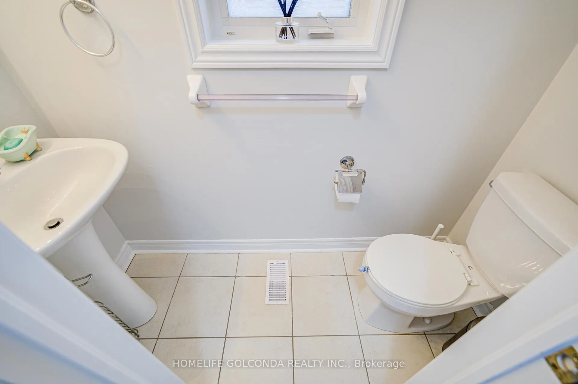 Photo 5 of 63 Kincaid Lane, Markham, Middlefield — HOMEH