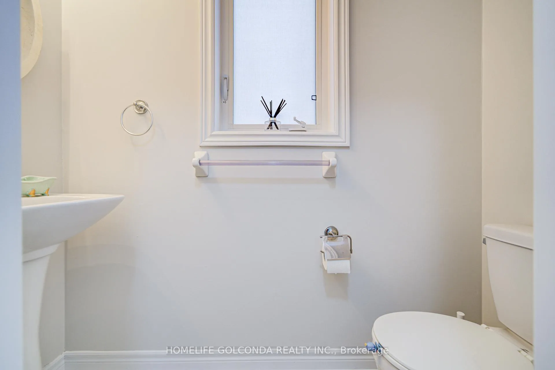 Photo 6 of 63 Kincaid Lane, Markham, Middlefield — HOMEH