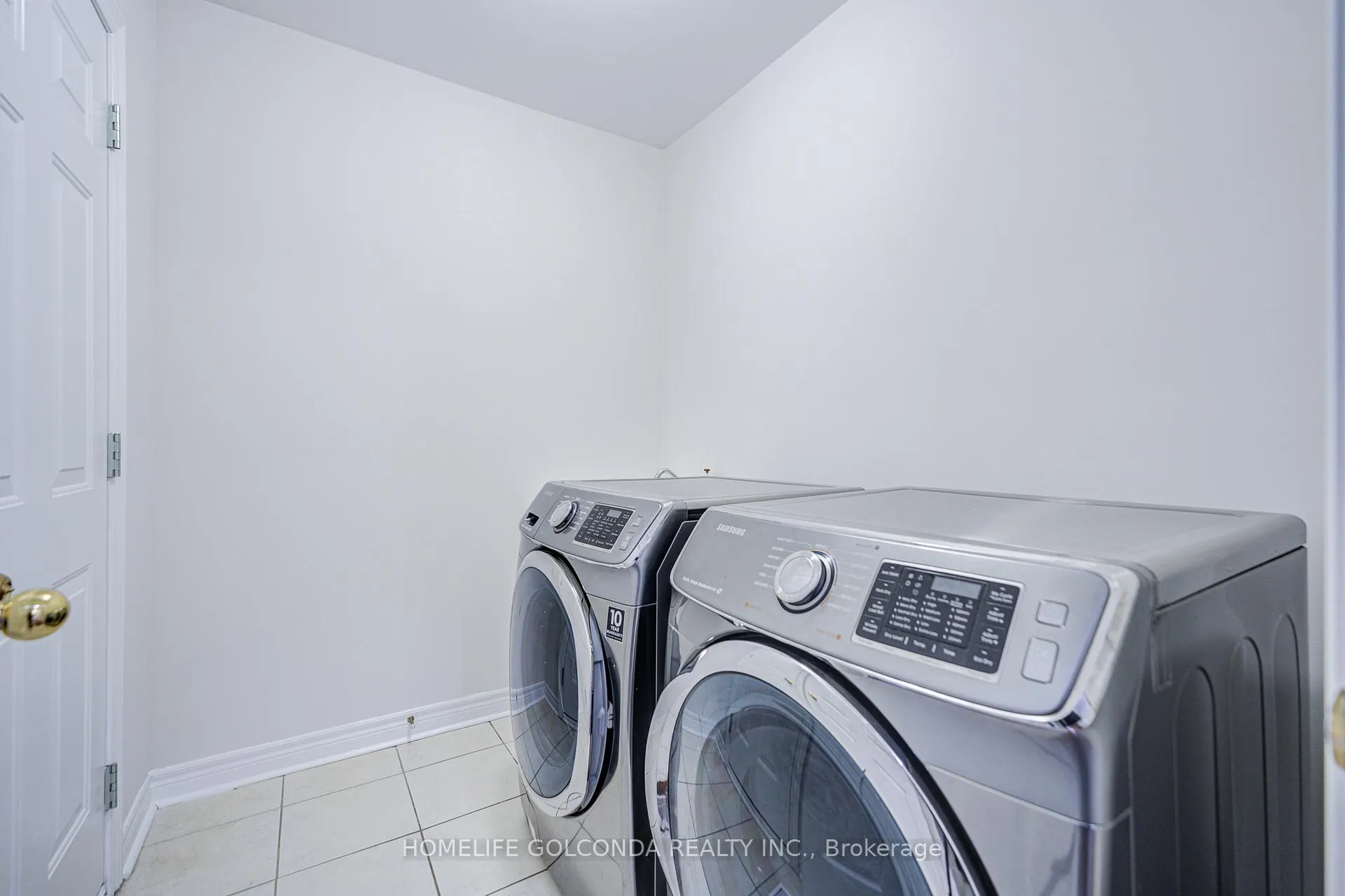 Photo 8 of 63 Kincaid Lane, Markham, Middlefield — HOMEH