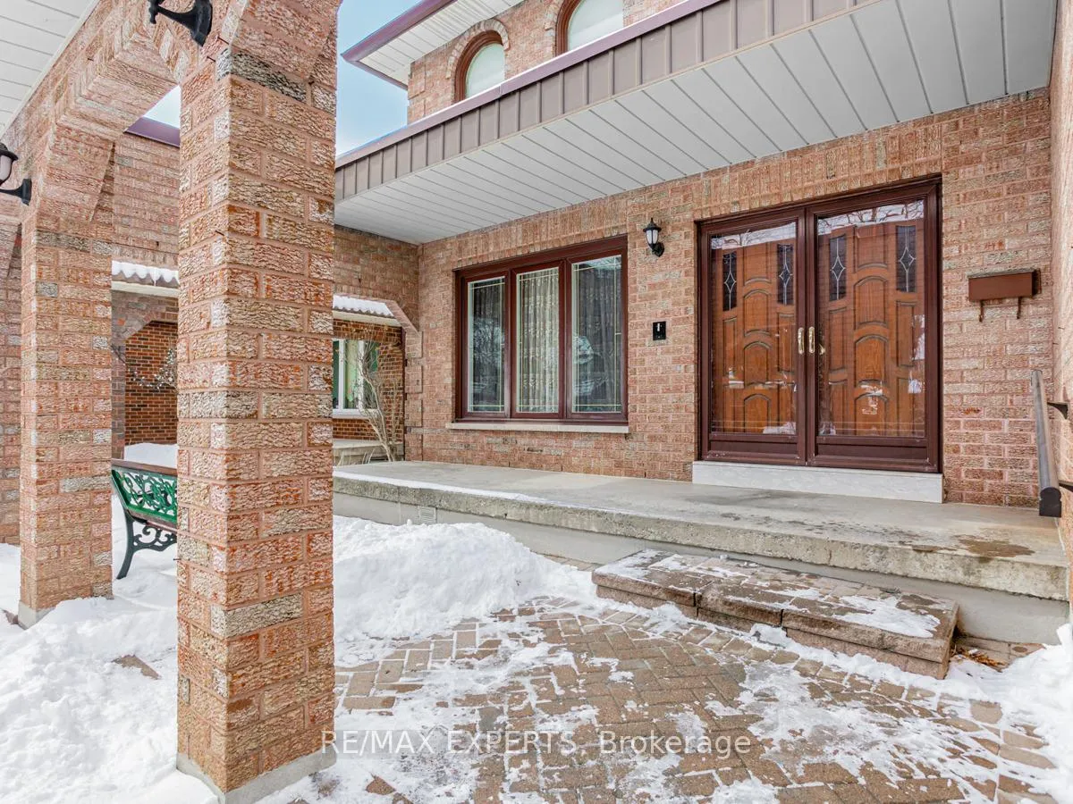 Photo 3 of 12 Arrowhead Drive, Vaughan, East Woodbridge — HOMEH