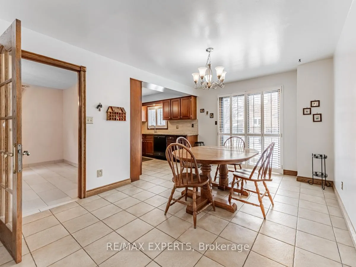 Photo 10 of 12 Arrowhead Drive, Vaughan, East Woodbridge — HOMEH