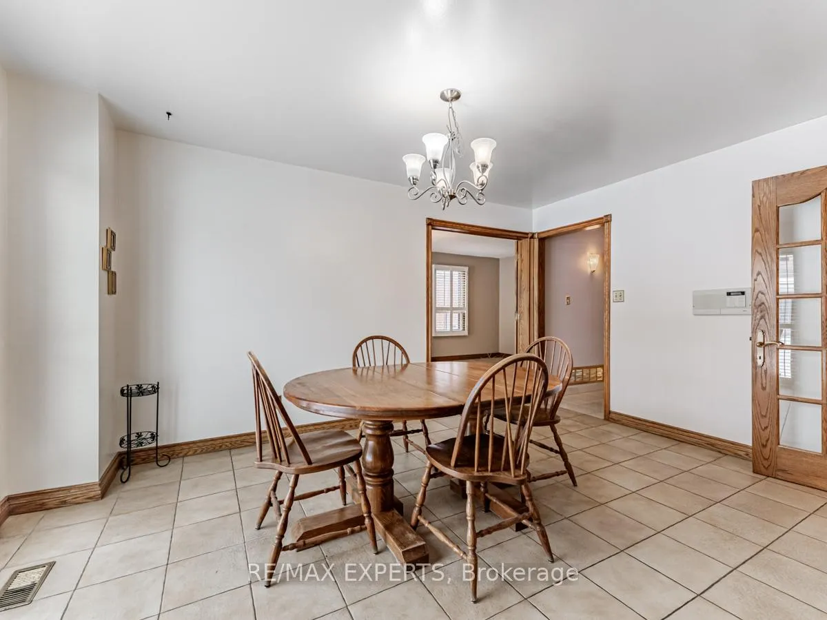 Photo 11 of 12 Arrowhead Drive, Vaughan, East Woodbridge — HOMEH