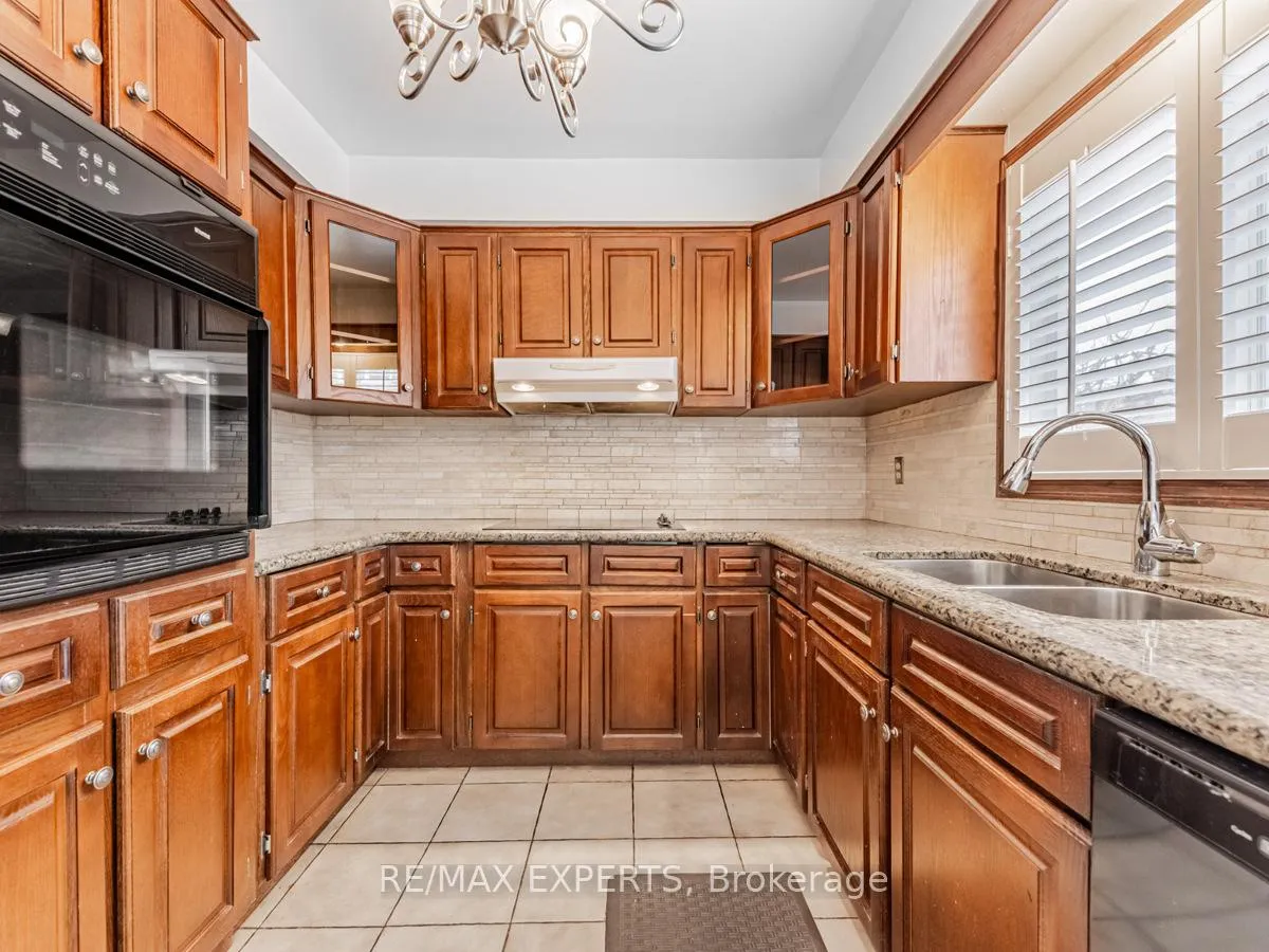 Photo 13 of 12 Arrowhead Drive, Vaughan, East Woodbridge — HOMEH