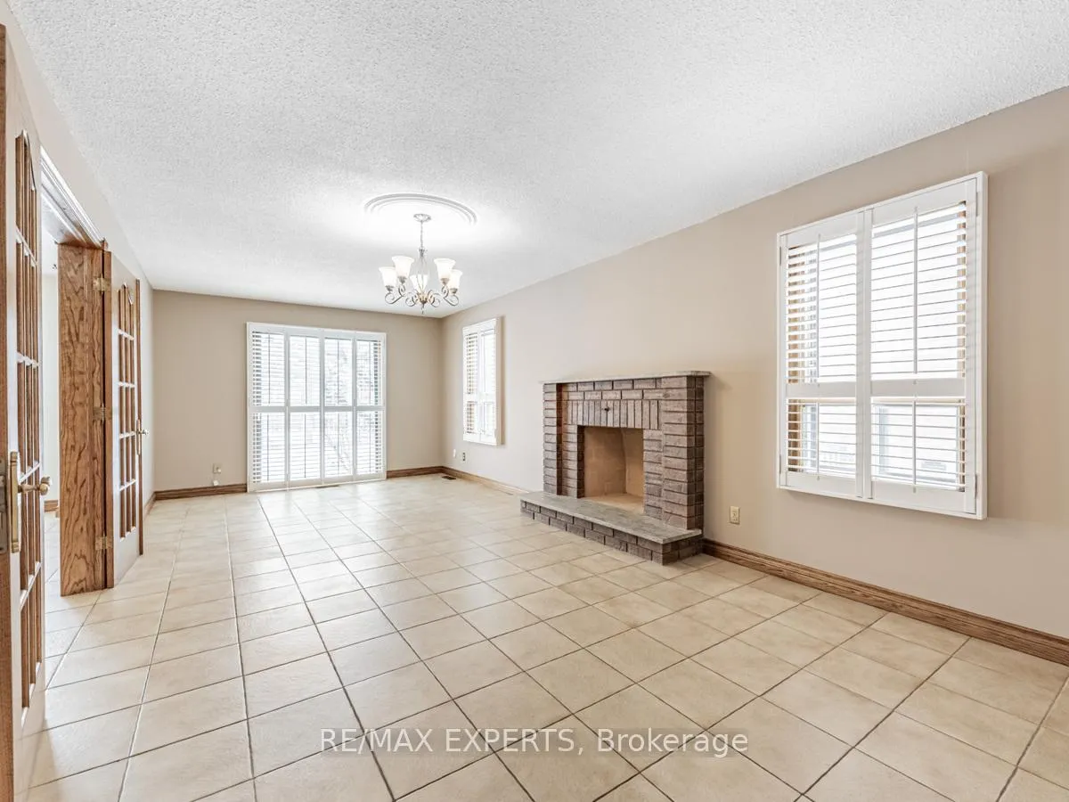 Photo 14 of 12 Arrowhead Drive, Vaughan, East Woodbridge — HOMEH