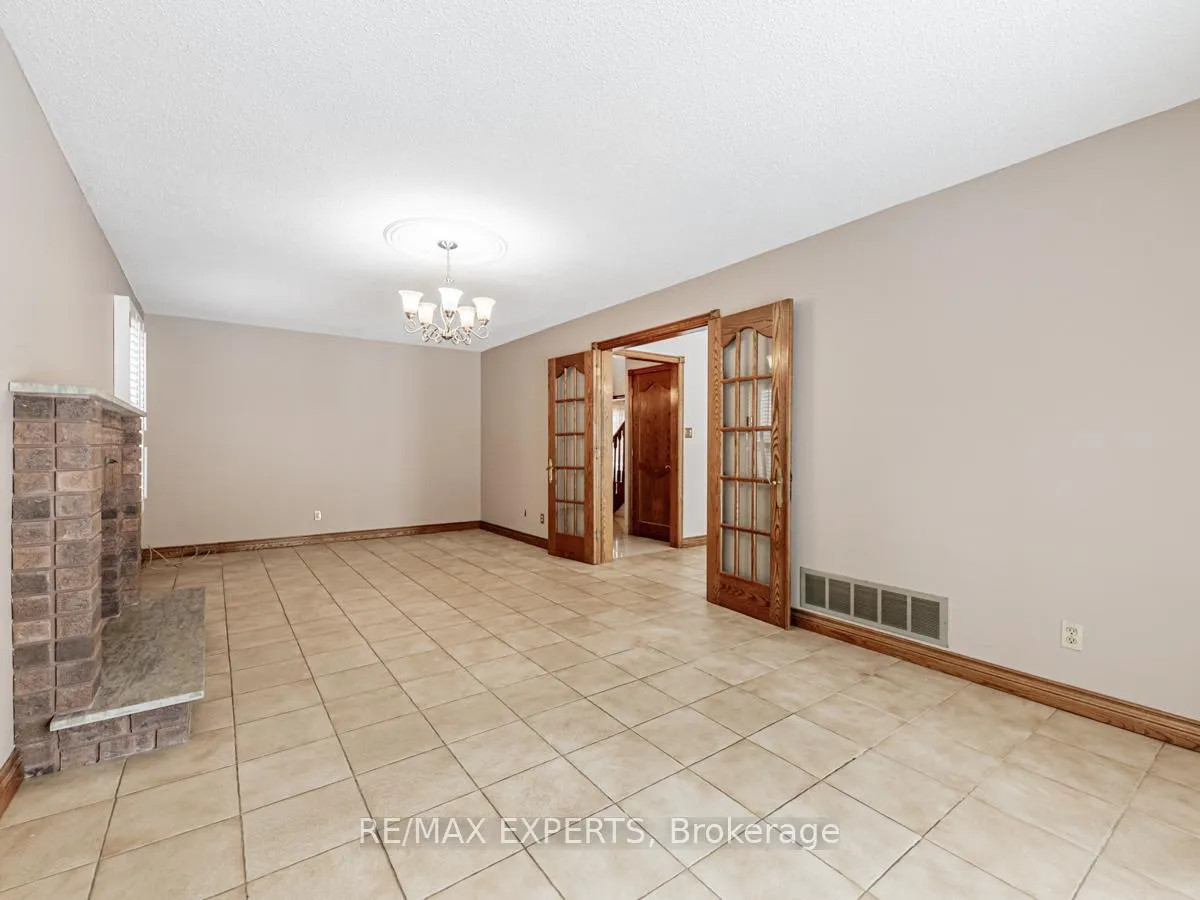 Photo 15 of 12 Arrowhead Drive, Vaughan, East Woodbridge — HOMEH