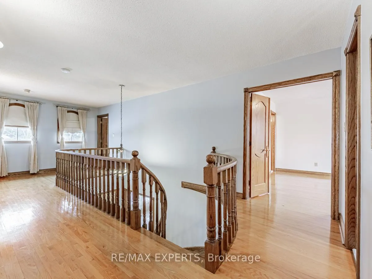 Photo 17 of 12 Arrowhead Drive, Vaughan, East Woodbridge — HOMEH