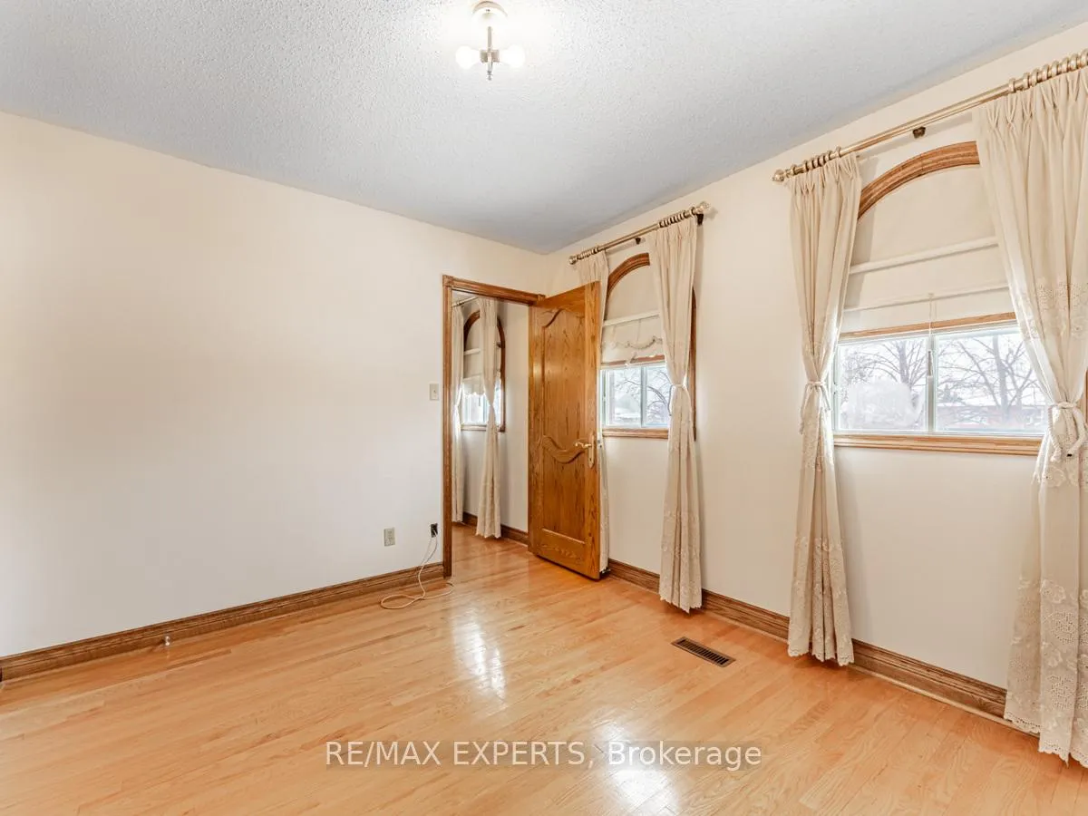 Photo 24 of 12 Arrowhead Drive, Vaughan, East Woodbridge — HOMEH
