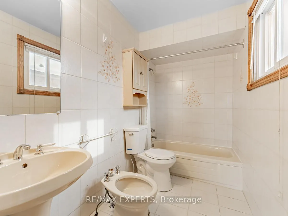 Photo 29 of 12 Arrowhead Drive, Vaughan, East Woodbridge — HOMEH