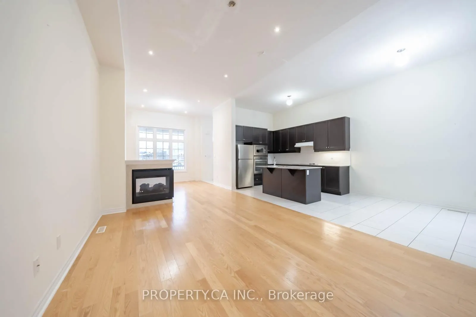 Photo 5 of 120 Braebrook Drive, Whitby, Rolling Acres — HOMEH