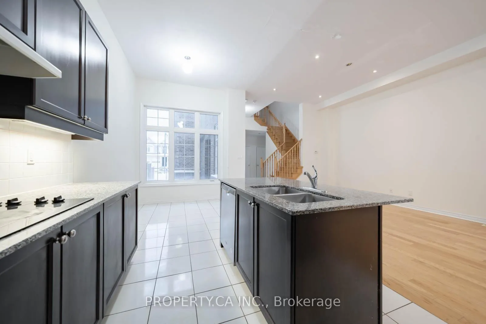 Photo 10 of 120 Braebrook Drive, Whitby, Rolling Acres — HOMEH