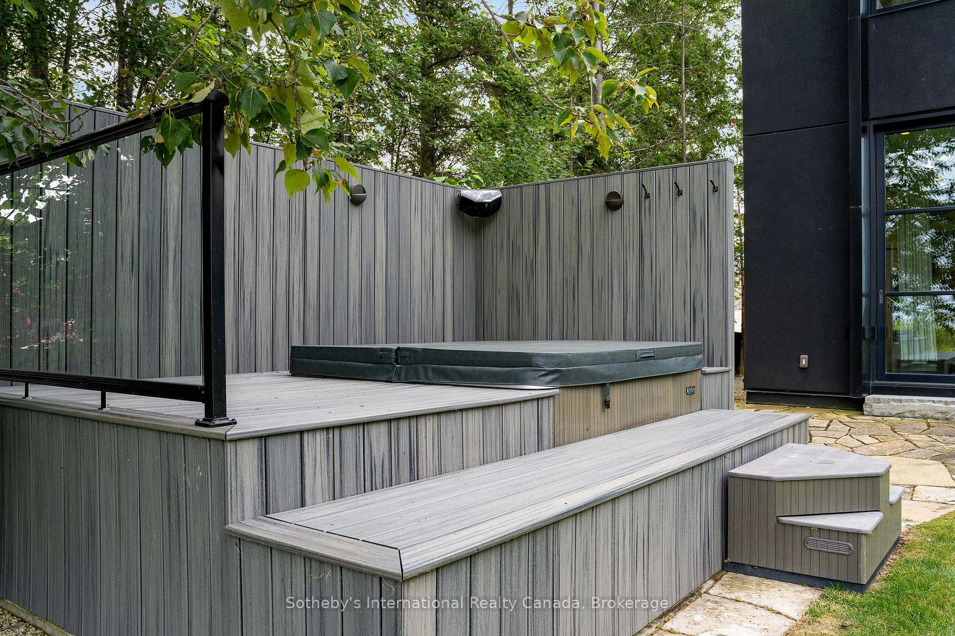 Photo 2 of 164 Bartlett Boulevard, Collingwood — HOMEH
