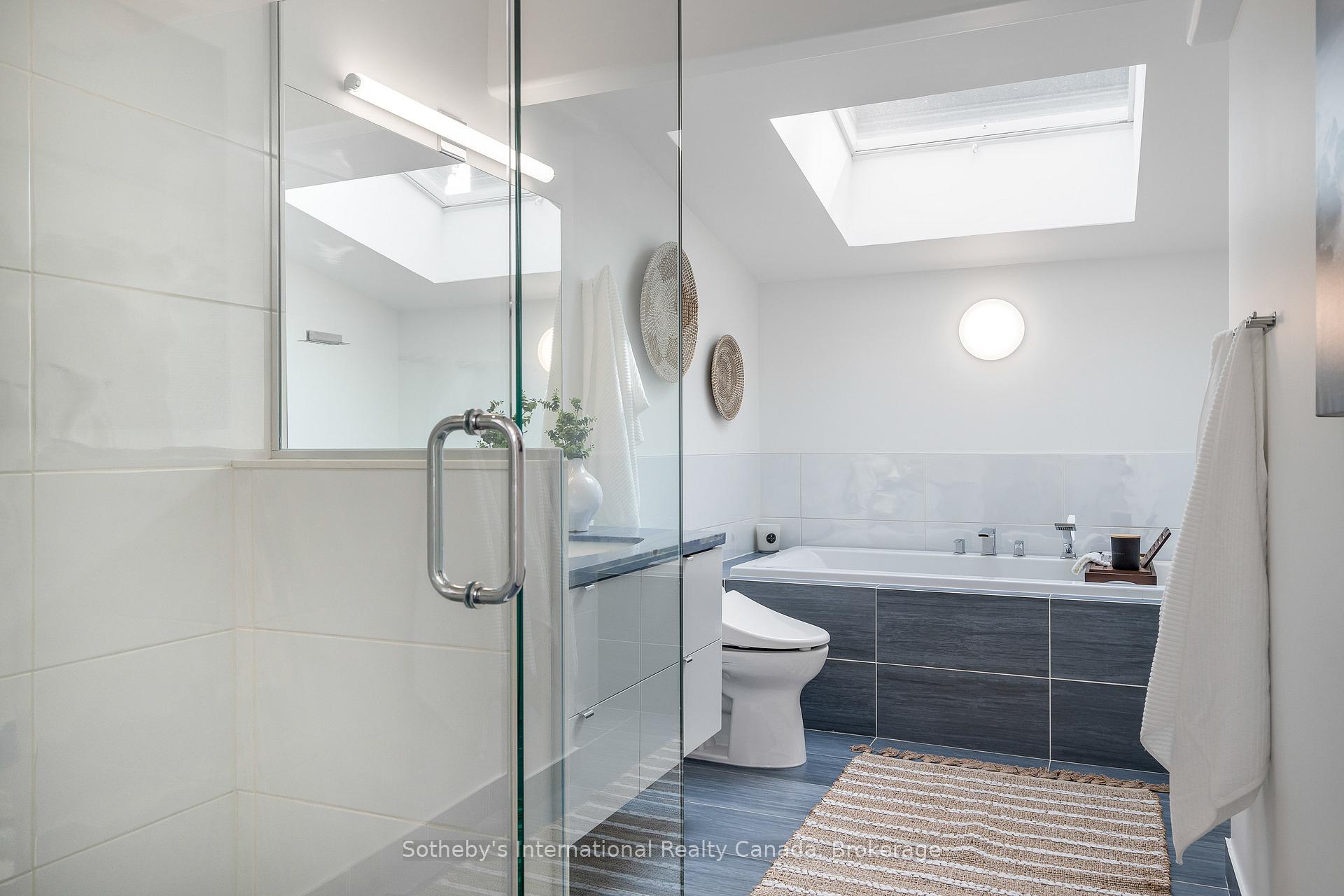 Photo 11 of 164 Bartlett Boulevard, Collingwood — HOMEH