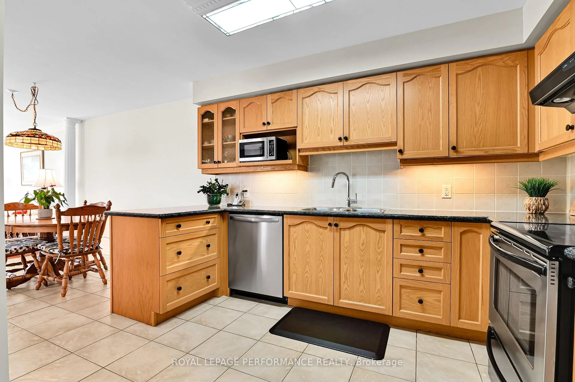 Photo 8 of 291 Silbrass Private, Ottawa, Barrhaven - Stonebridge — HOMEH