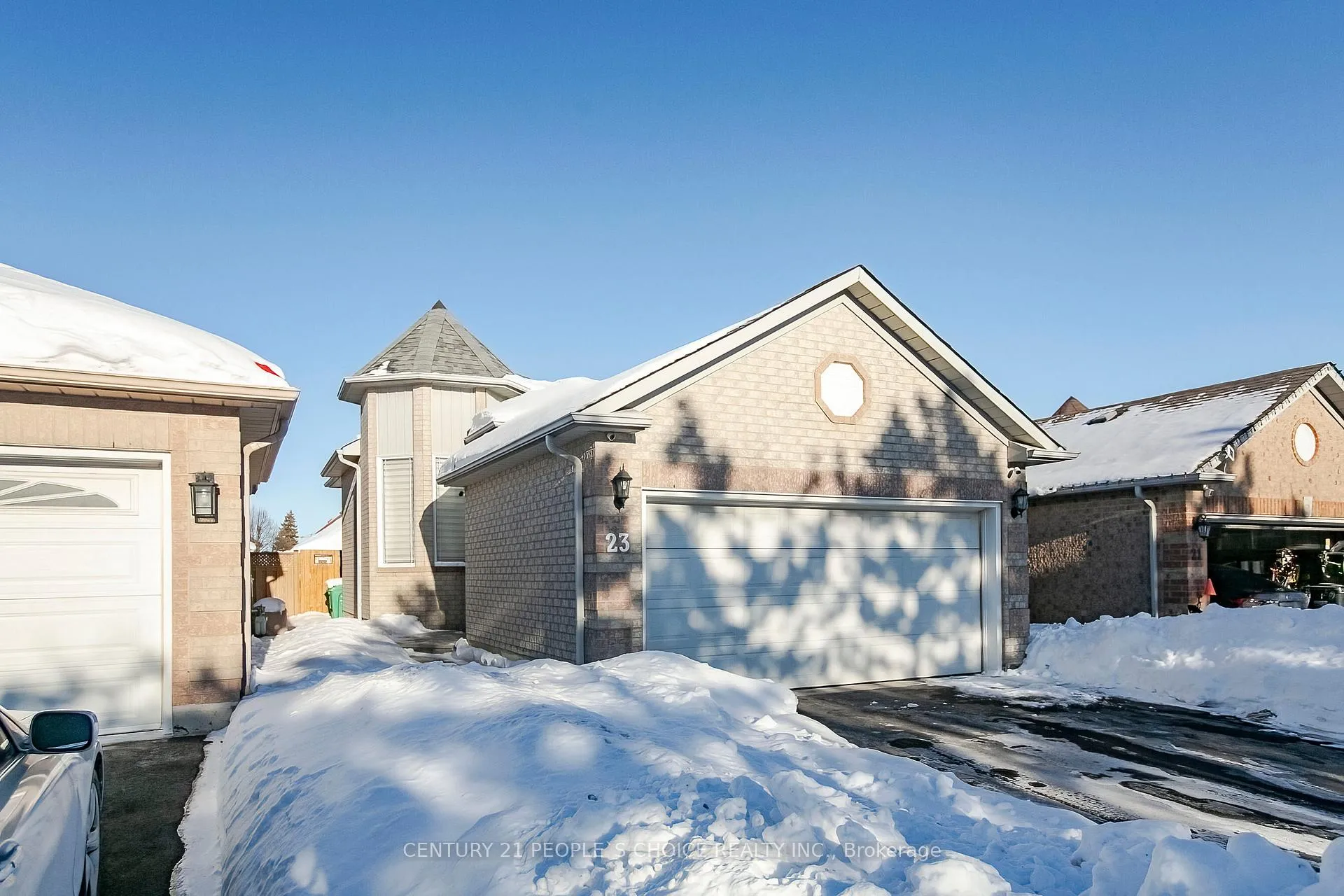 Photo 3 of 23 Silkwood Crescent, Brampton, Brampton West — HOMEH