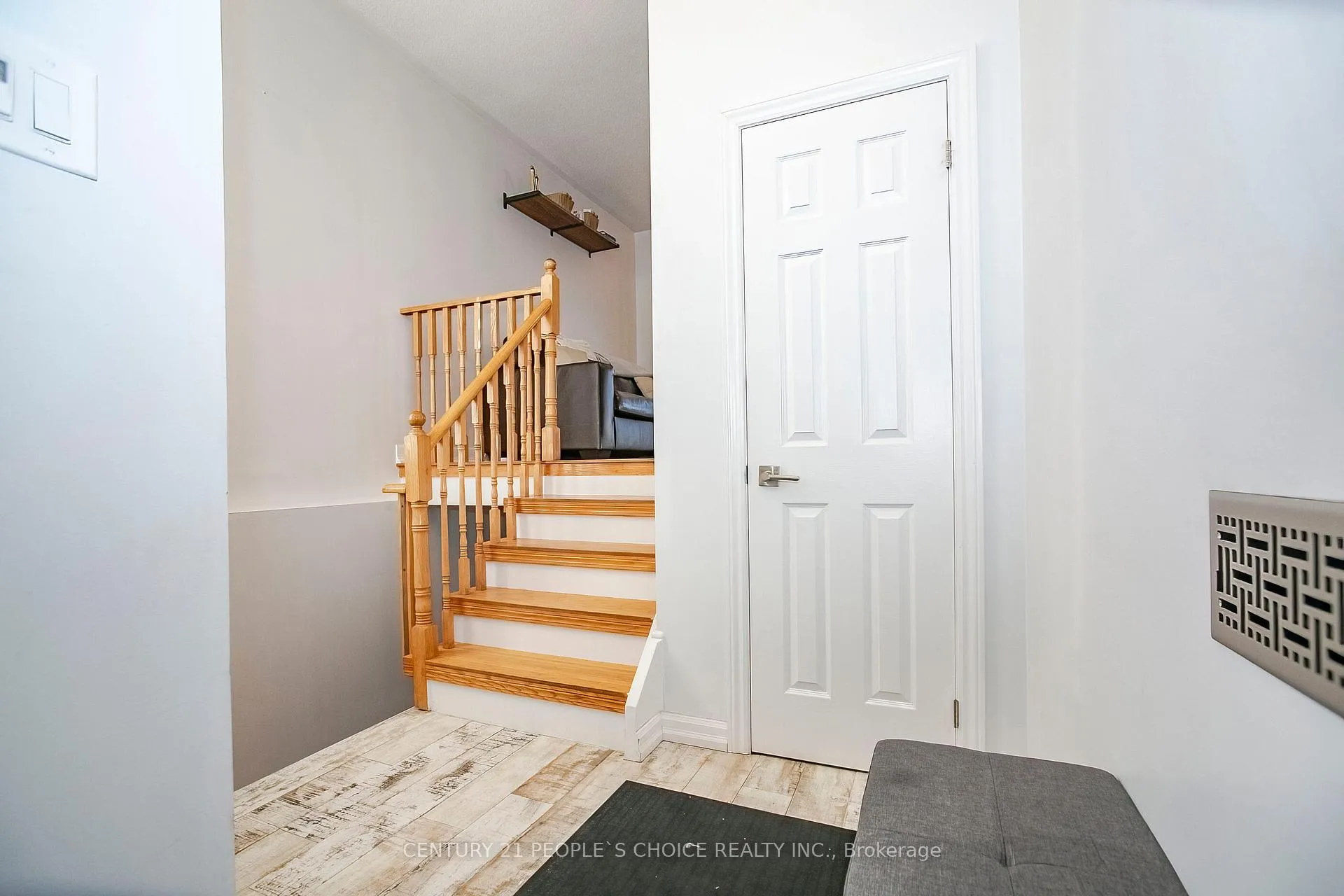 Photo 7 of 23 Silkwood Crescent, Brampton, Brampton West — HOMEH