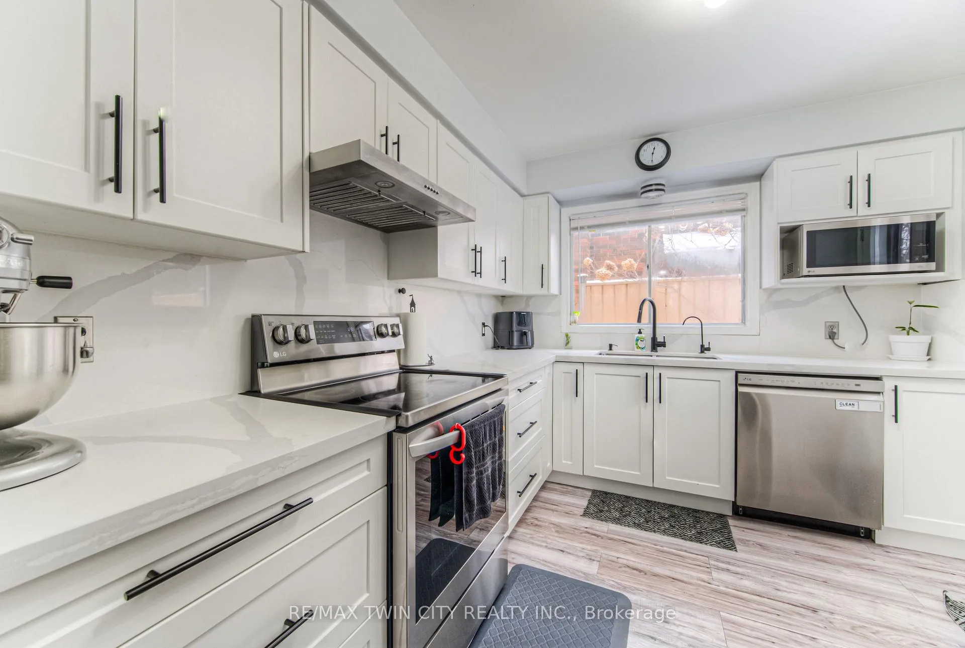 Photo 12 of 23 Fairlawn Road, Kitchener — HOMEH