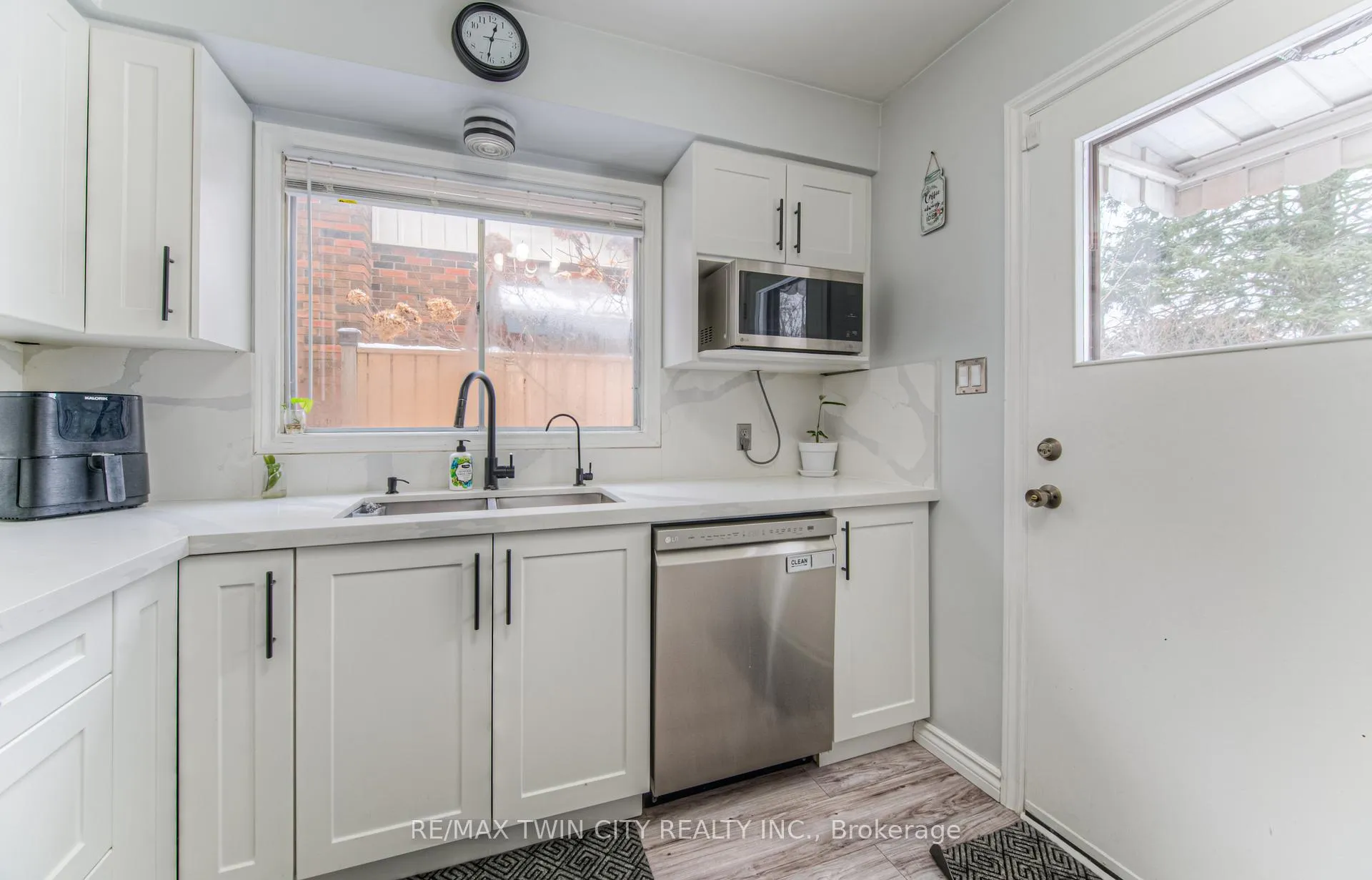 Photo 16 of 23 Fairlawn Road, Kitchener — HOMEH