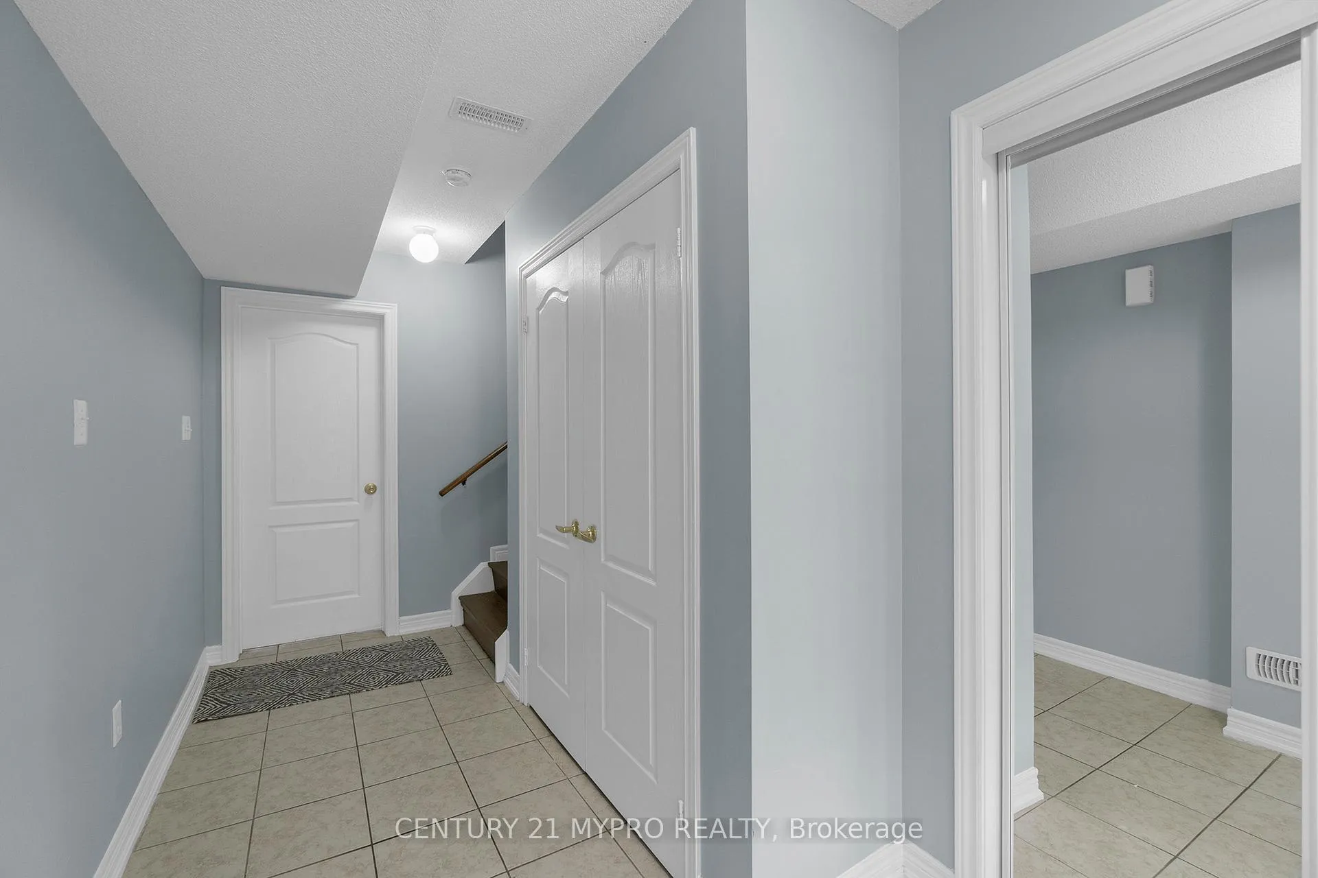 Photo 5 of 7 Urbana Road, Brampton, Bram West — HOMEH