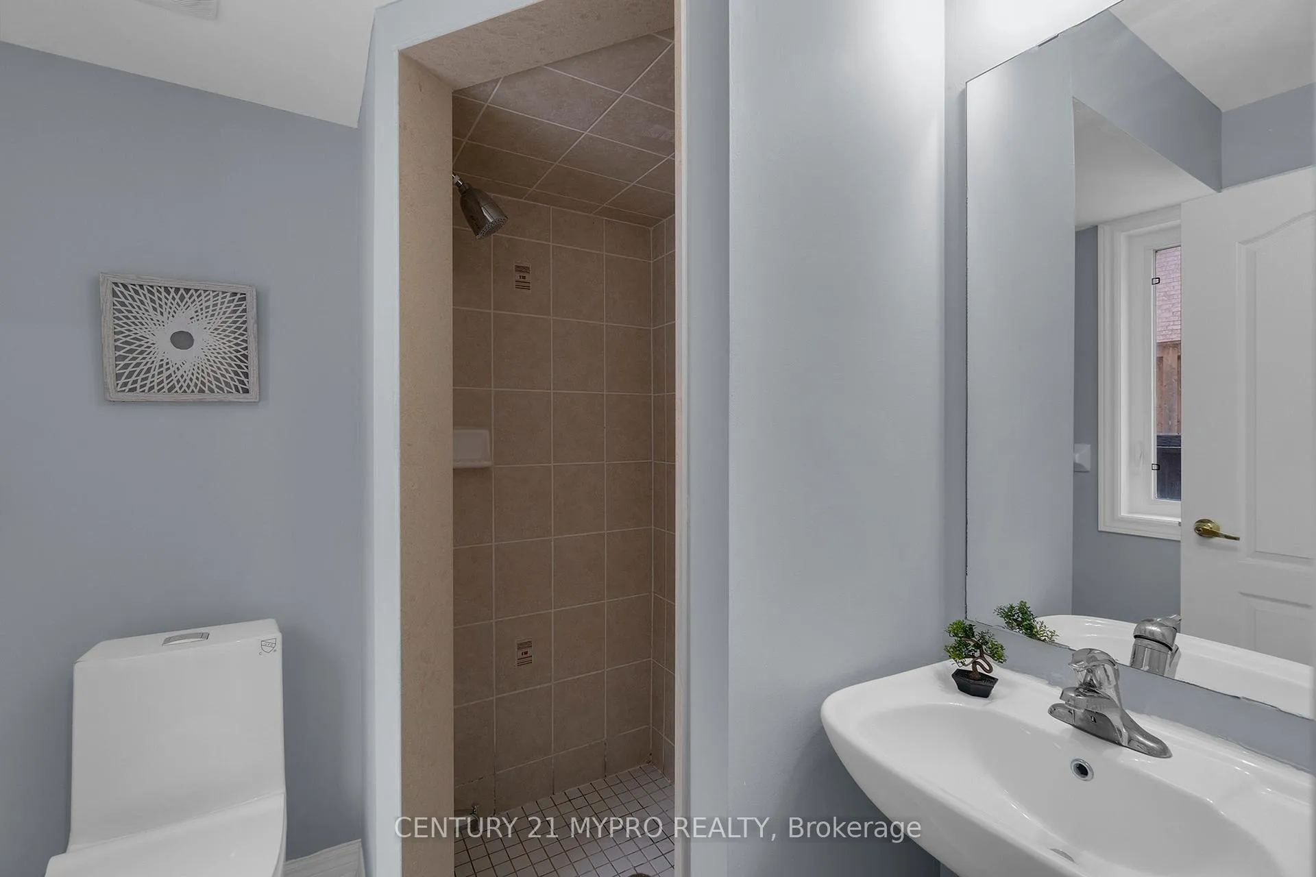 Photo 8 of 7 Urbana Road, Brampton, Bram West — HOMEH