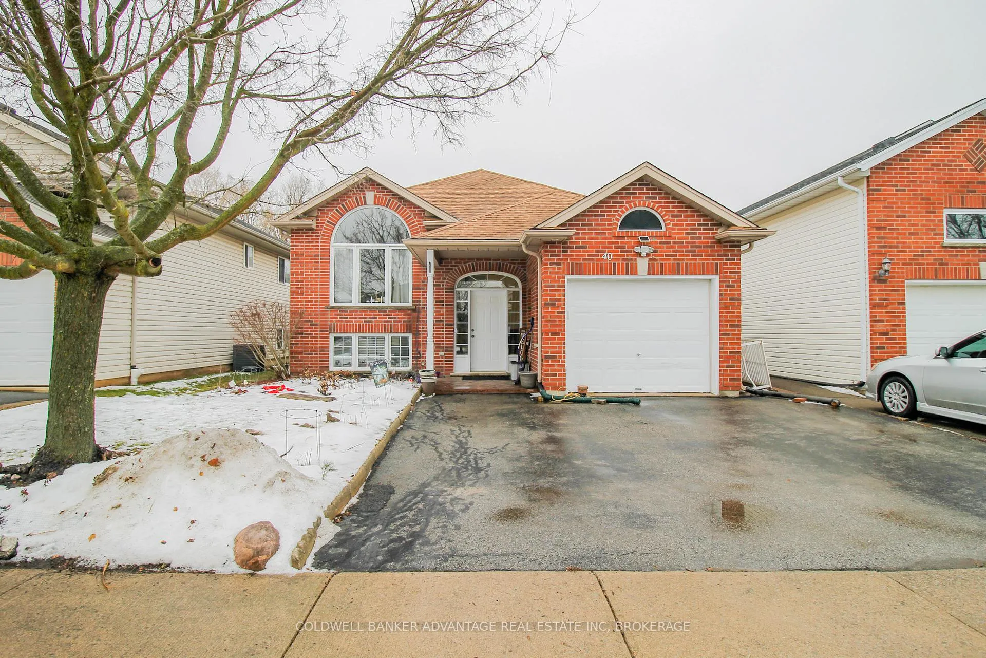 Photo 2 of 40 Gretel Drive, Welland, N. Welland — HOMEH