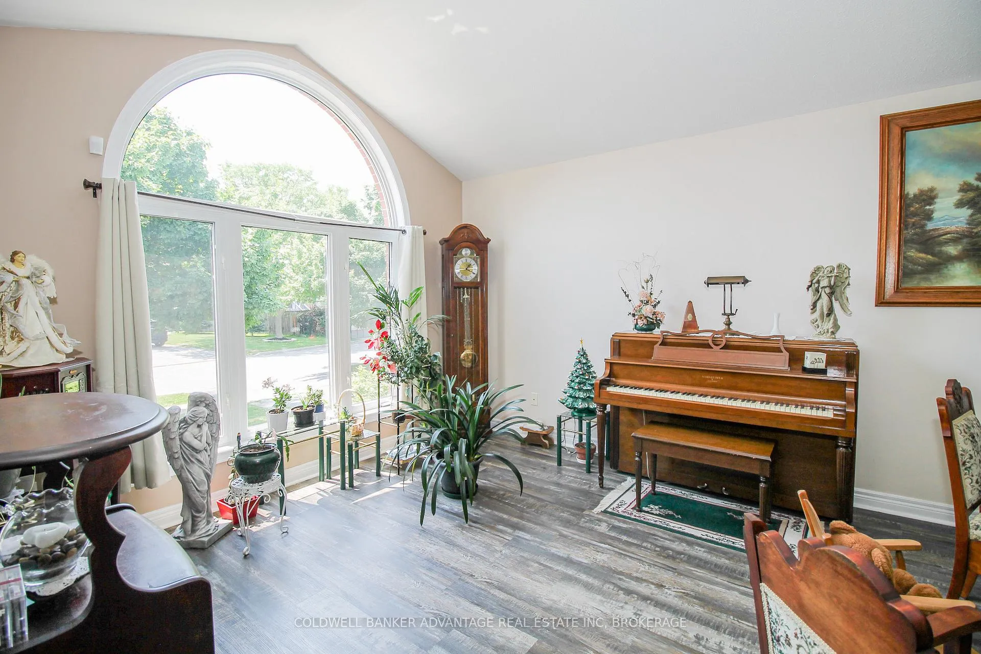 Photo 7 of 40 Gretel Drive, Welland, N. Welland — HOMEH