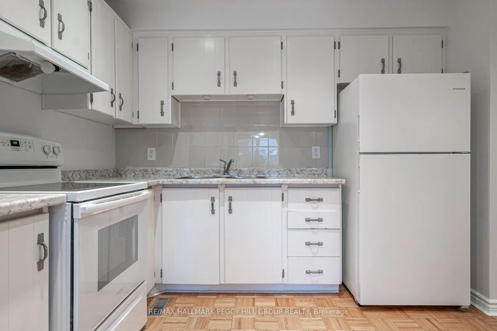 Photo 4 of 94 Christie Crescent, Barrie, Letitia Heights — HOMEH