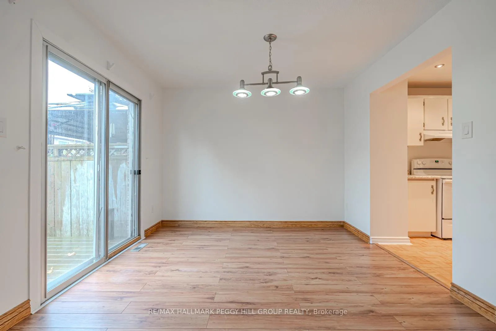 Photo 7 of 94 Christie Crescent, Barrie, Letitia Heights — HOMEH