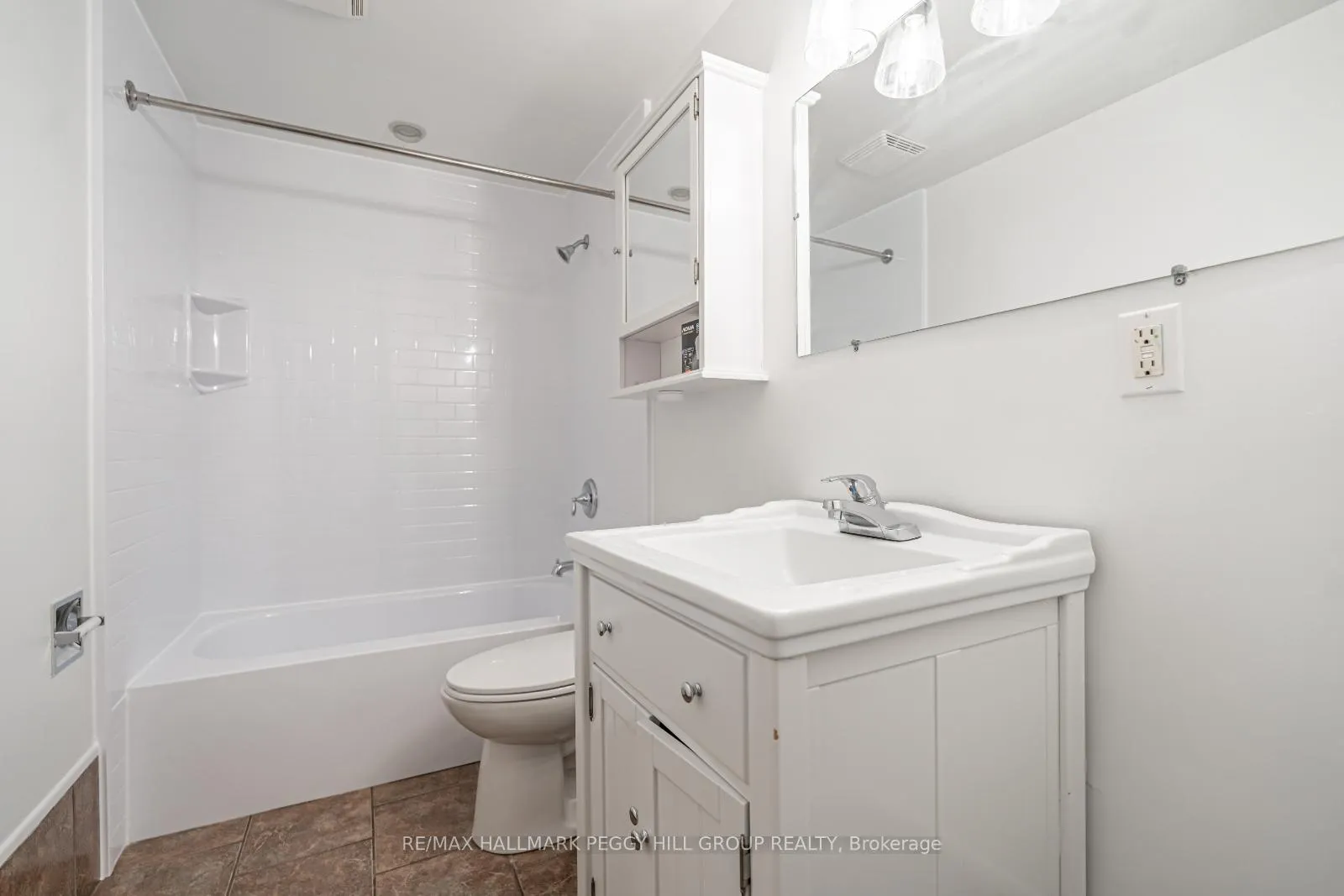 Photo 11 of 94 Christie Crescent, Barrie, Letitia Heights — HOMEH