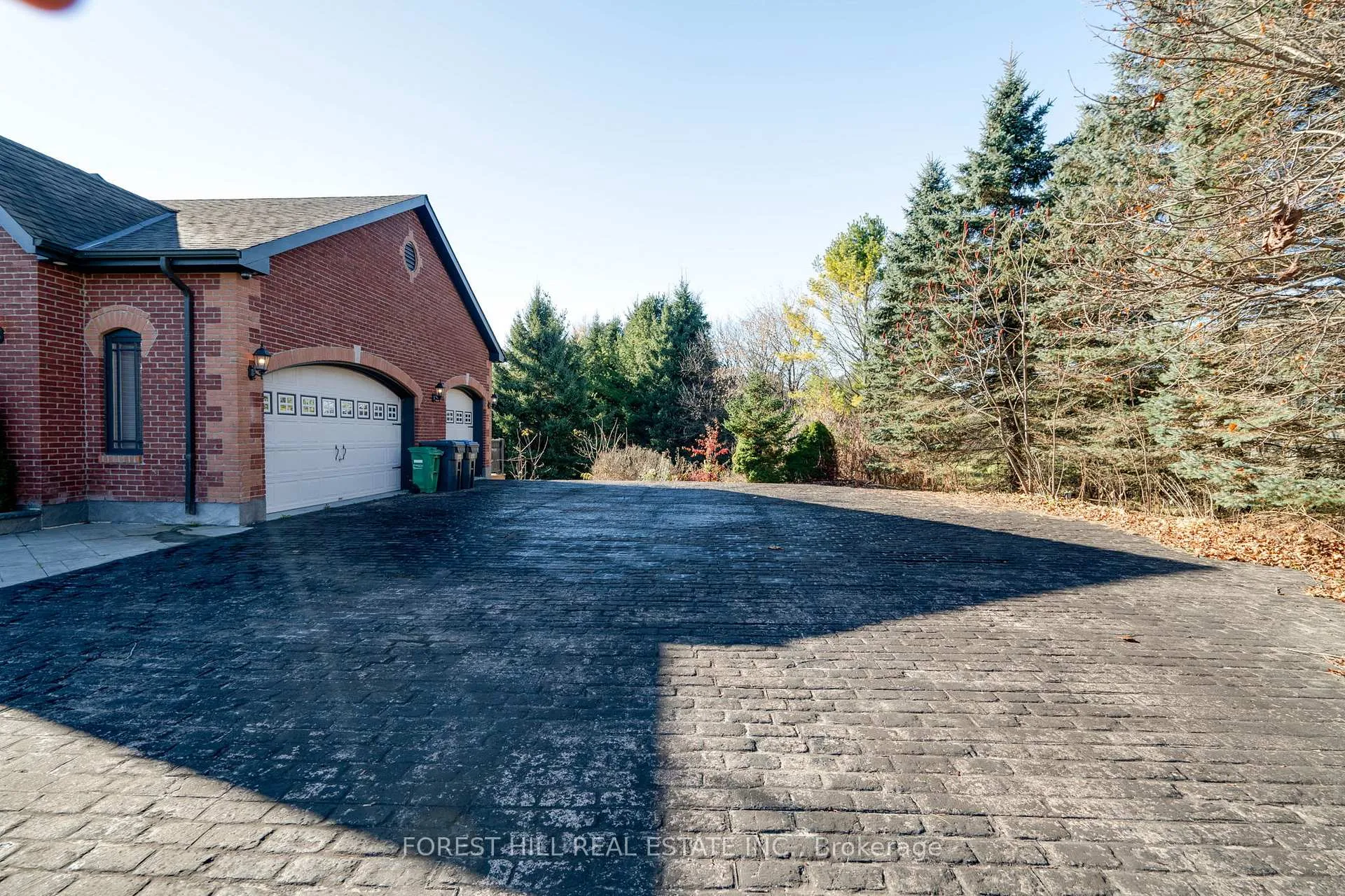 Photo 3 of 2 High Forest Court, Caledon, Palgrave — HOMEH