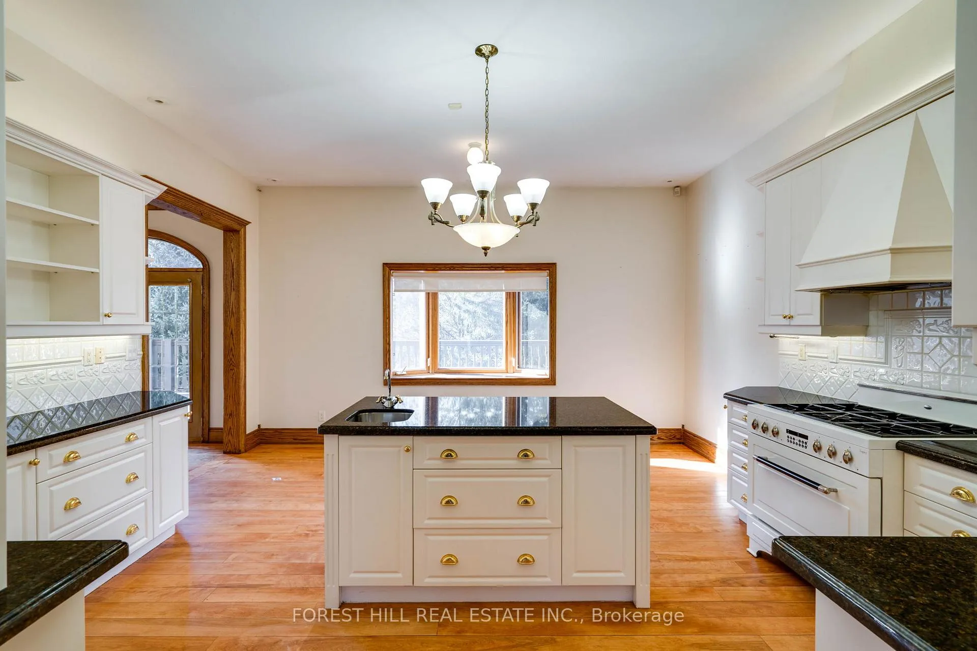 Photo 10 of 2 High Forest Court, Caledon, Palgrave — HOMEH