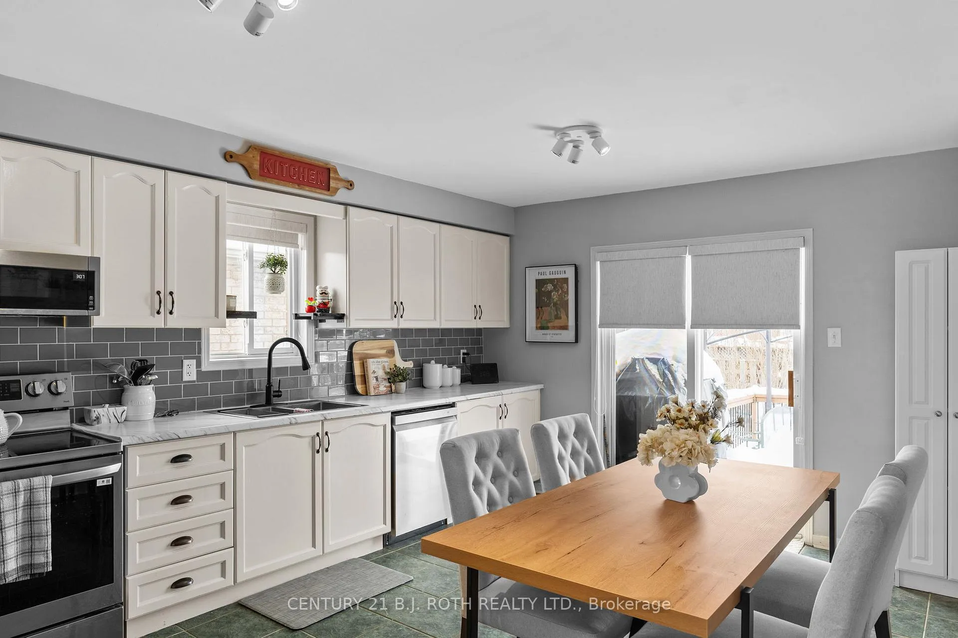 Photo 8 of 21 Ruffet Drive, Barrie, Edgehill Drive — HOMEH