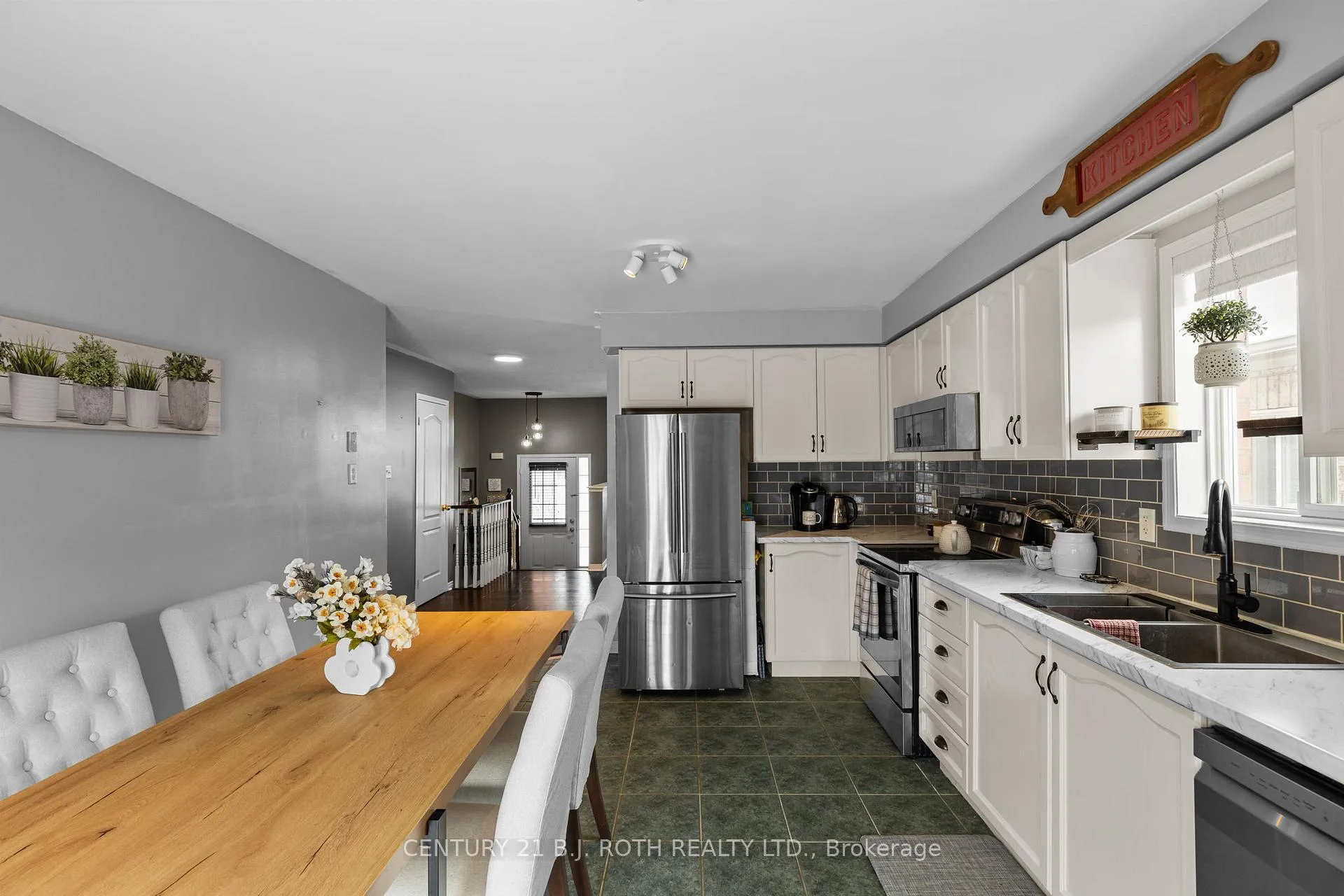 Photo 10 of 21 Ruffet Drive, Barrie, Edgehill Drive — HOMEH