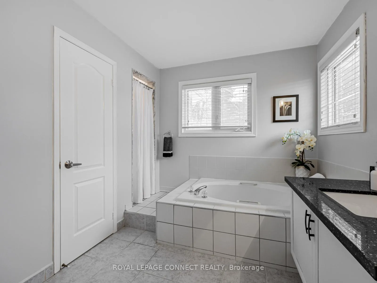 Photo 25 of 33 Meekings Drive, Ajax, Central West — HOMEH