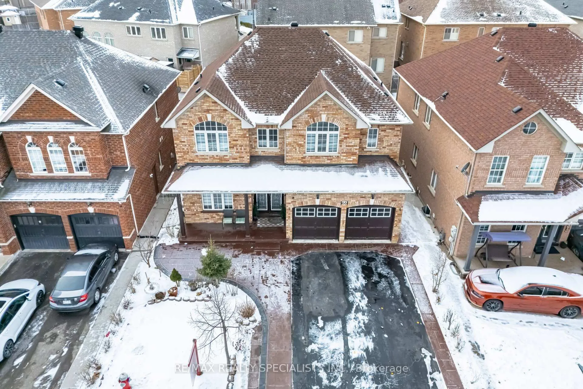 Photo 3 of 66 Carmel Crescent, Brampton, Vales of Castlemore North — HOMEH