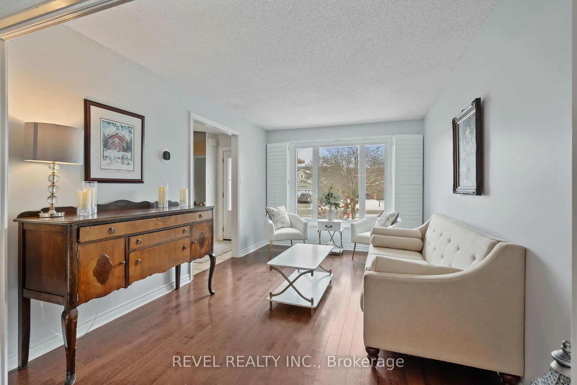 Photo 4 of 54 Fountainbridge Drive, Caledon, Bolton East — HOMEH