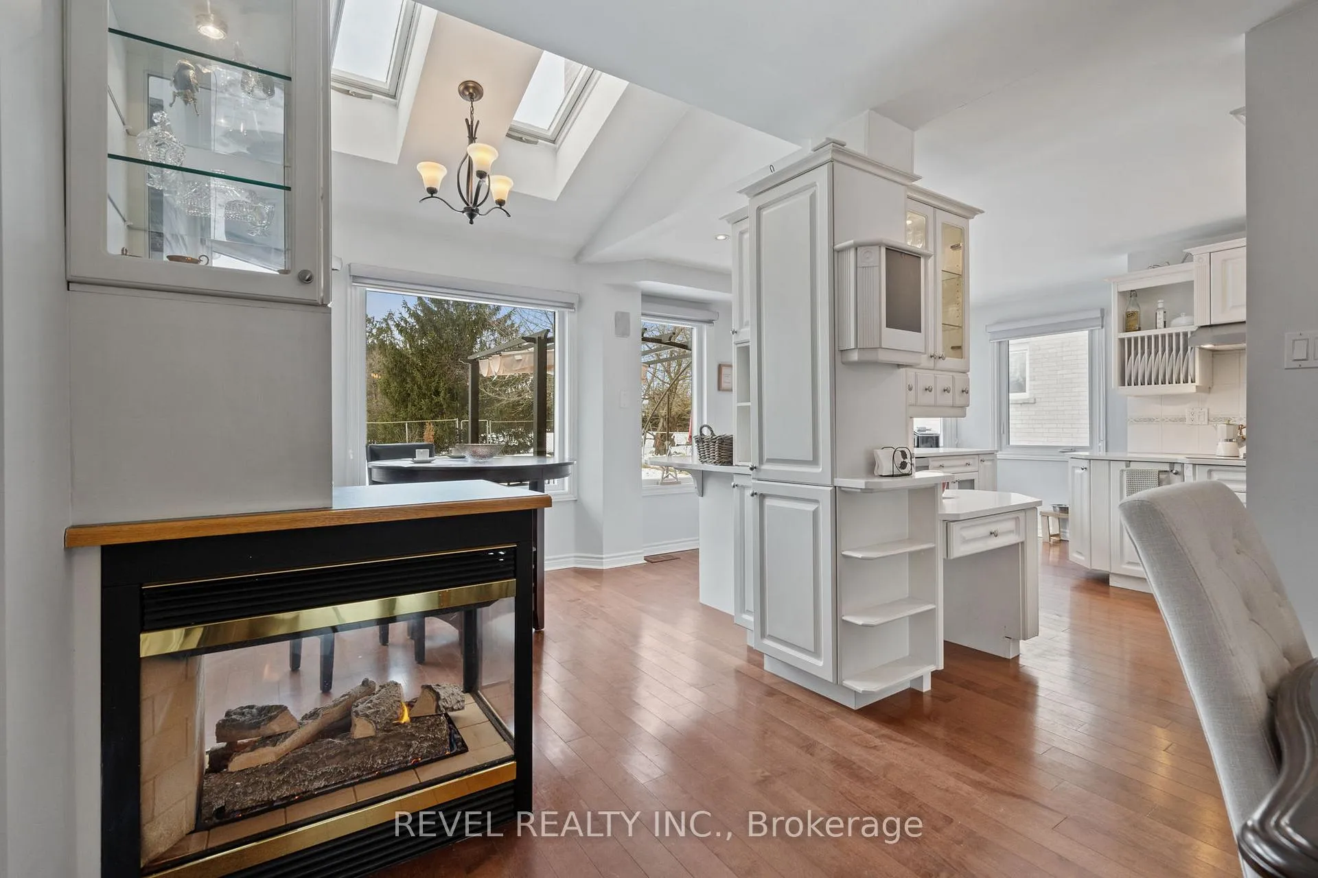 Photo 5 of 54 Fountainbridge Drive, Caledon, Bolton East — HOMEH