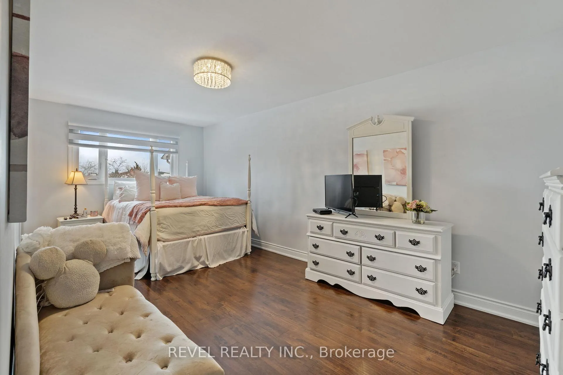 Photo 13 of 54 Fountainbridge Drive, Caledon, Bolton East — HOMEH