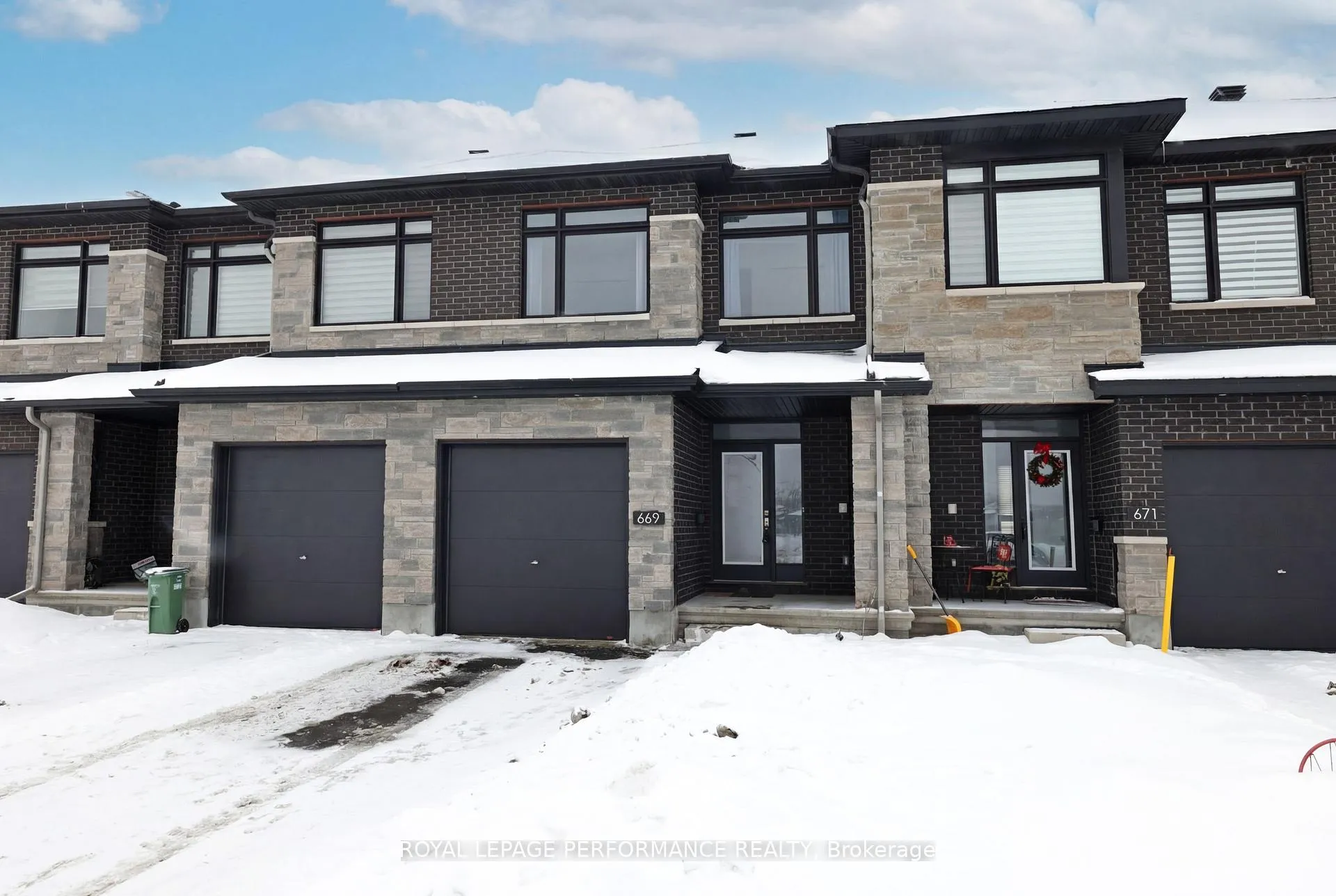 Photo 3 of 669 Cordelette Circle E, Ottawa, Mer Bleue/Bradley Estates/Anderson Park — HOMEH