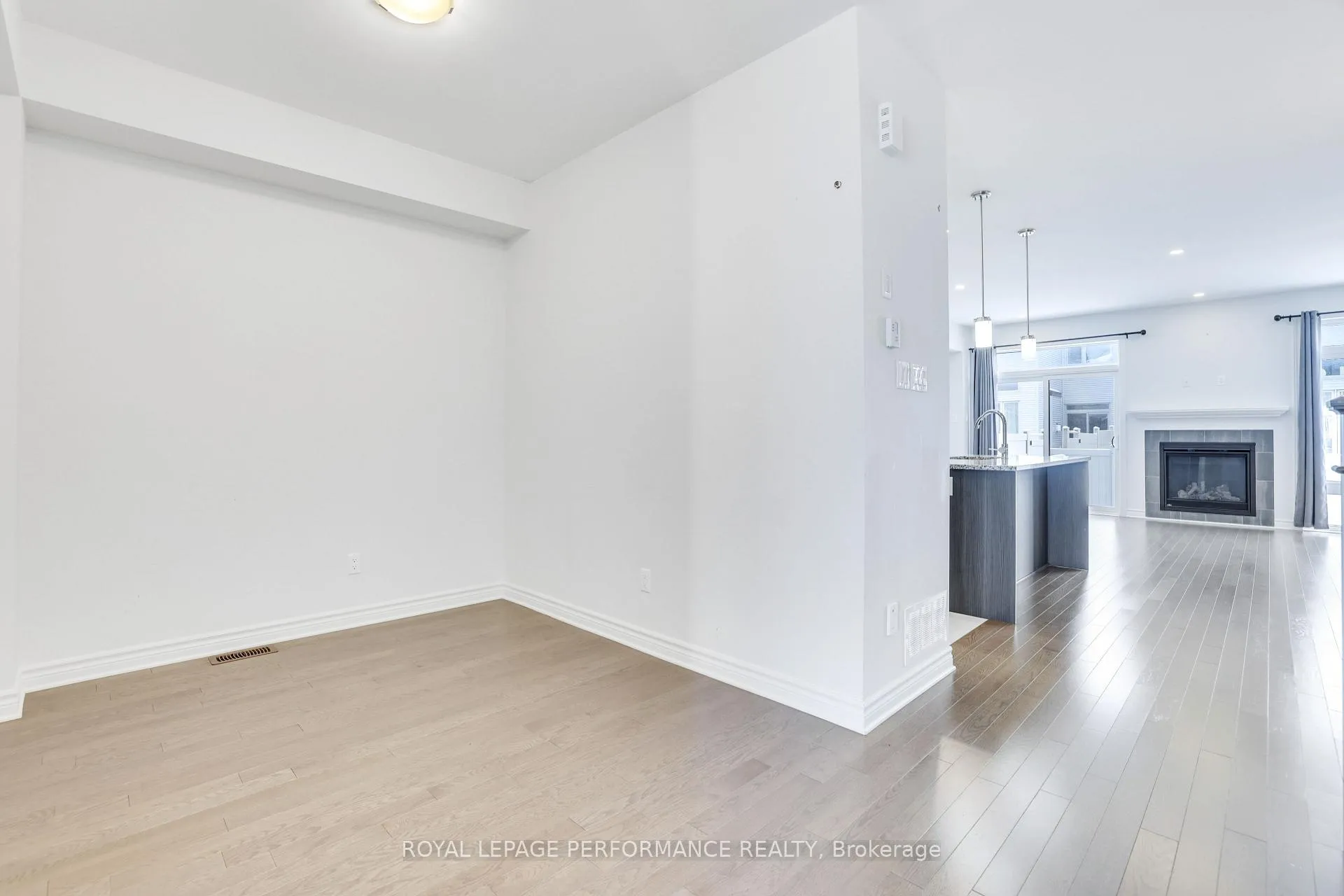 Photo 6 of 669 Cordelette Circle E, Ottawa, Mer Bleue/Bradley Estates/Anderson Park — HOMEH
