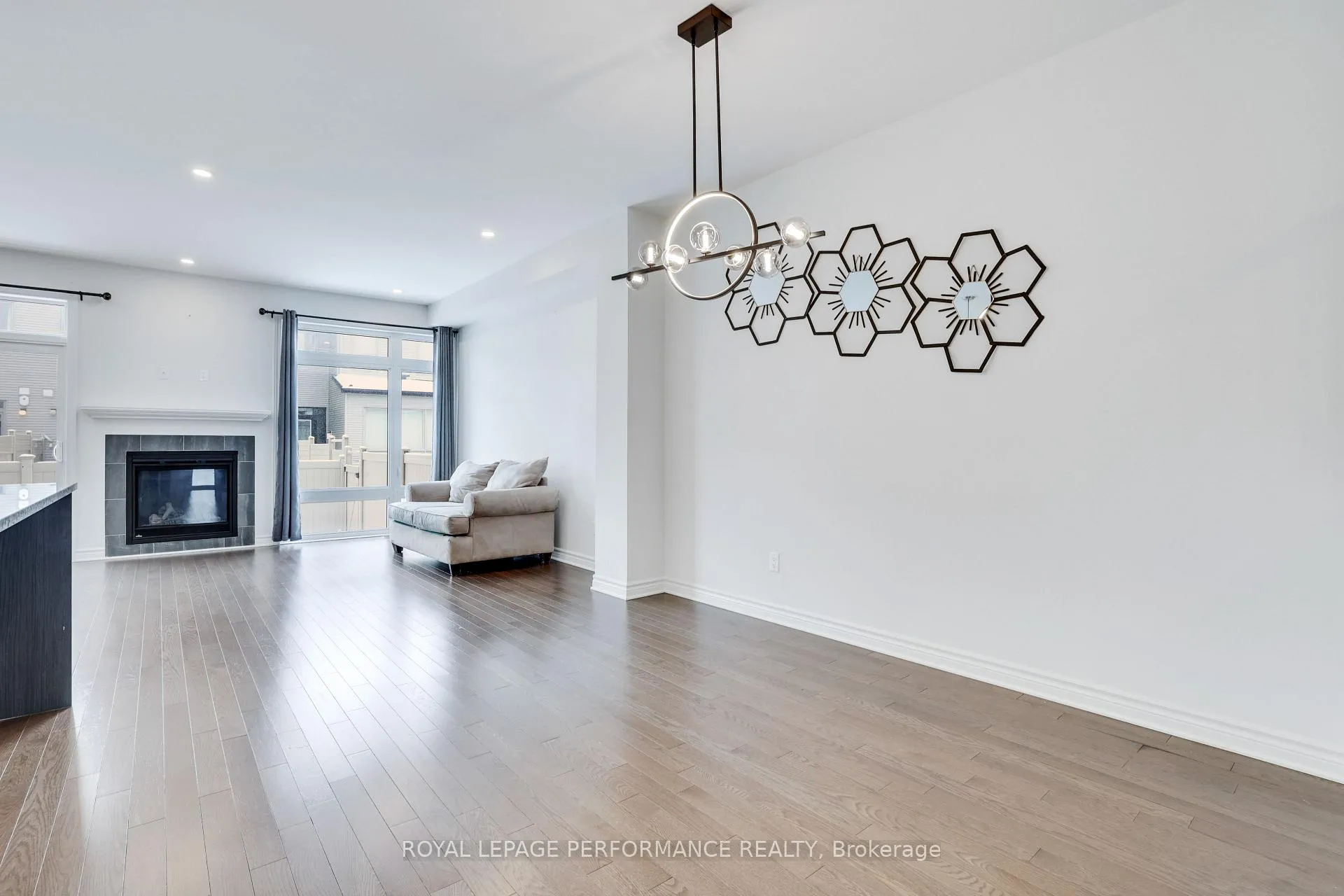 Photo 9 of 669 Cordelette Circle E, Ottawa, Mer Bleue/Bradley Estates/Anderson Park — HOMEH